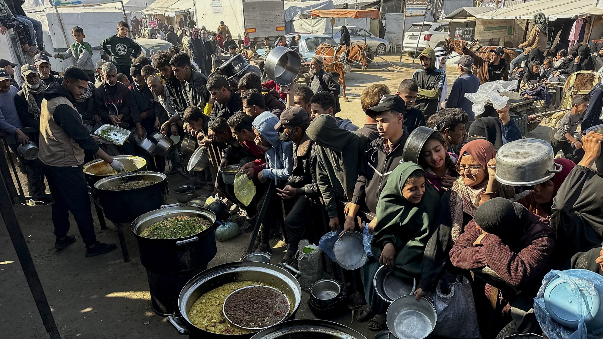 إسرائيل تصدر بيانا بشأن "تعليق عمل" منظمات إنسانية في غزة