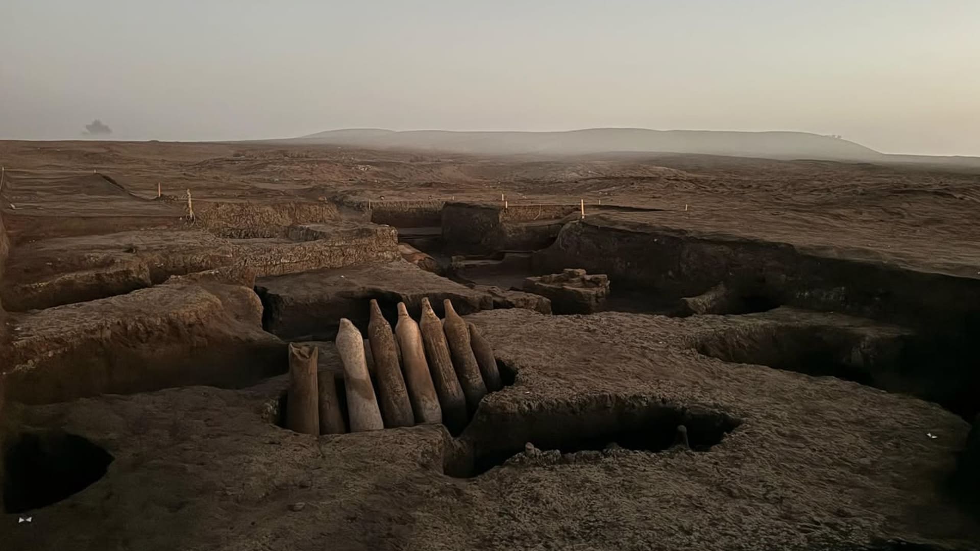 في مصر.. اكتشاف ورش صناعية تعود للقرن الخامس قبل الميلاد وجبانة رومانية في البحيرة