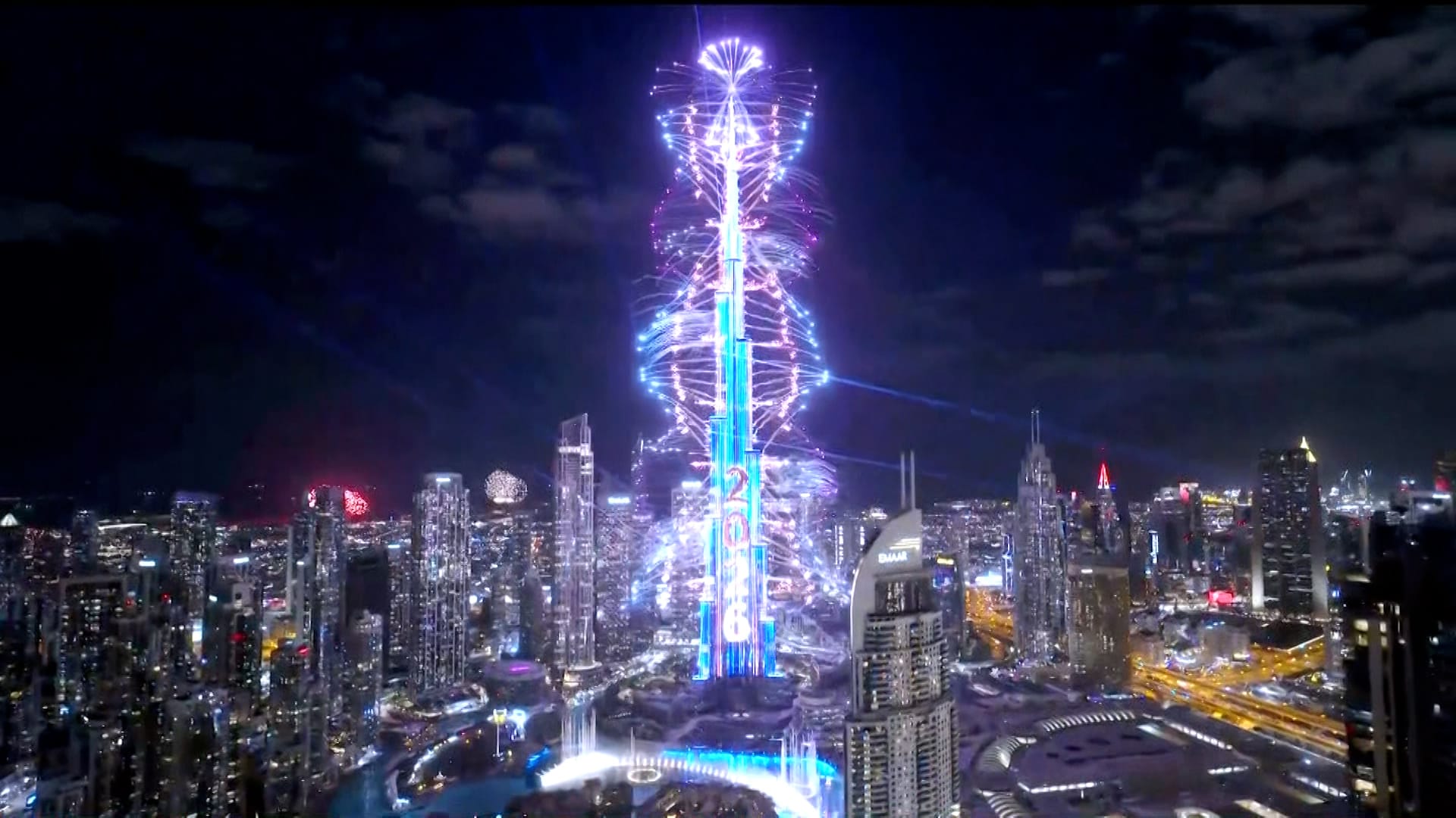 بعروض "استثنائية".. دبي تدخل عام 2026