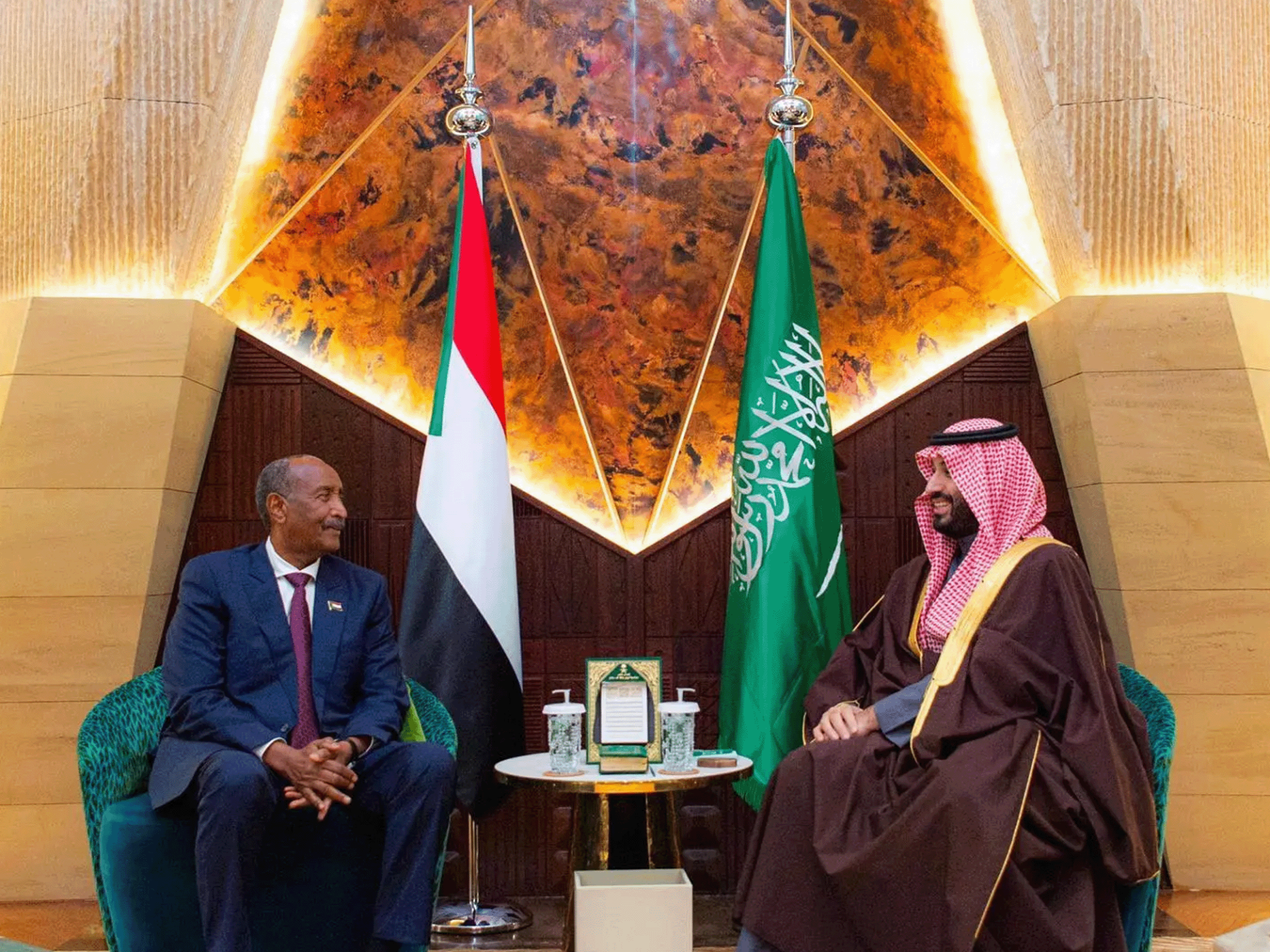 ابن سلمان والبرهان يبحثان تحقيق الاستقرار في السودان