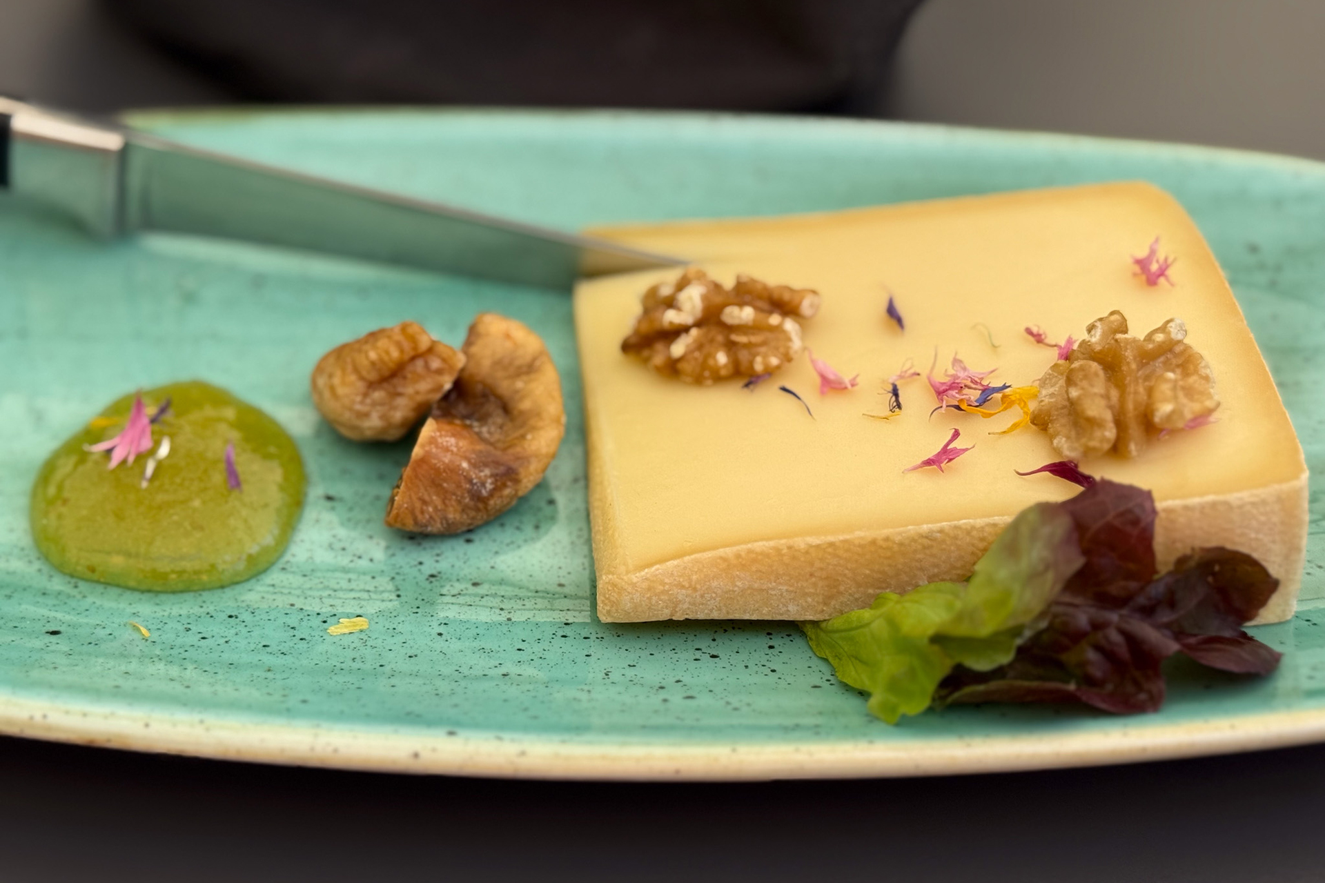 دراسة: تناول الجبن الكامل الدسم يقلل خطر الخرف