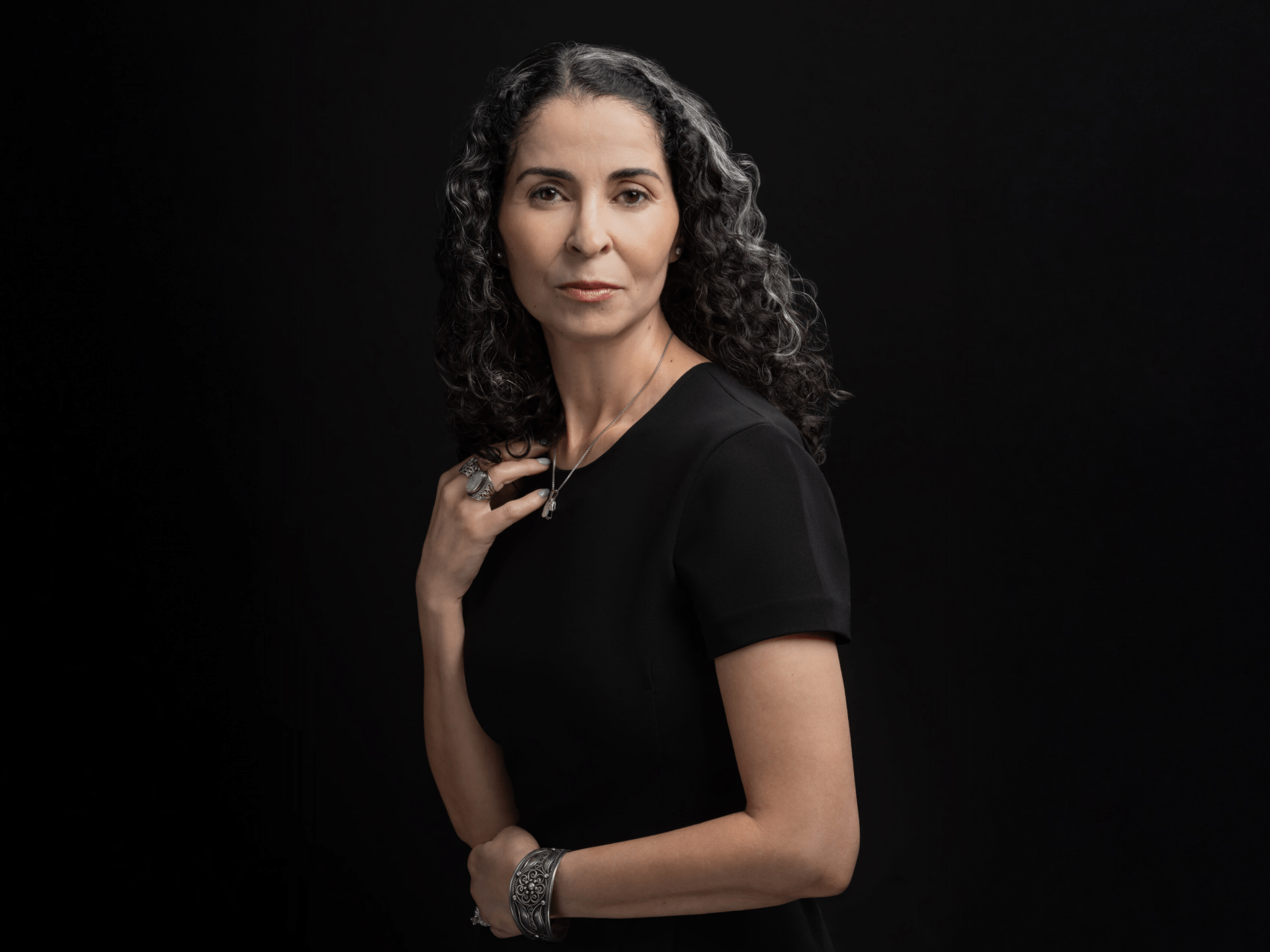 المغربية ليلى العلمي.. "أميركية أخرى" تمزج الإنجليزية بالعربية