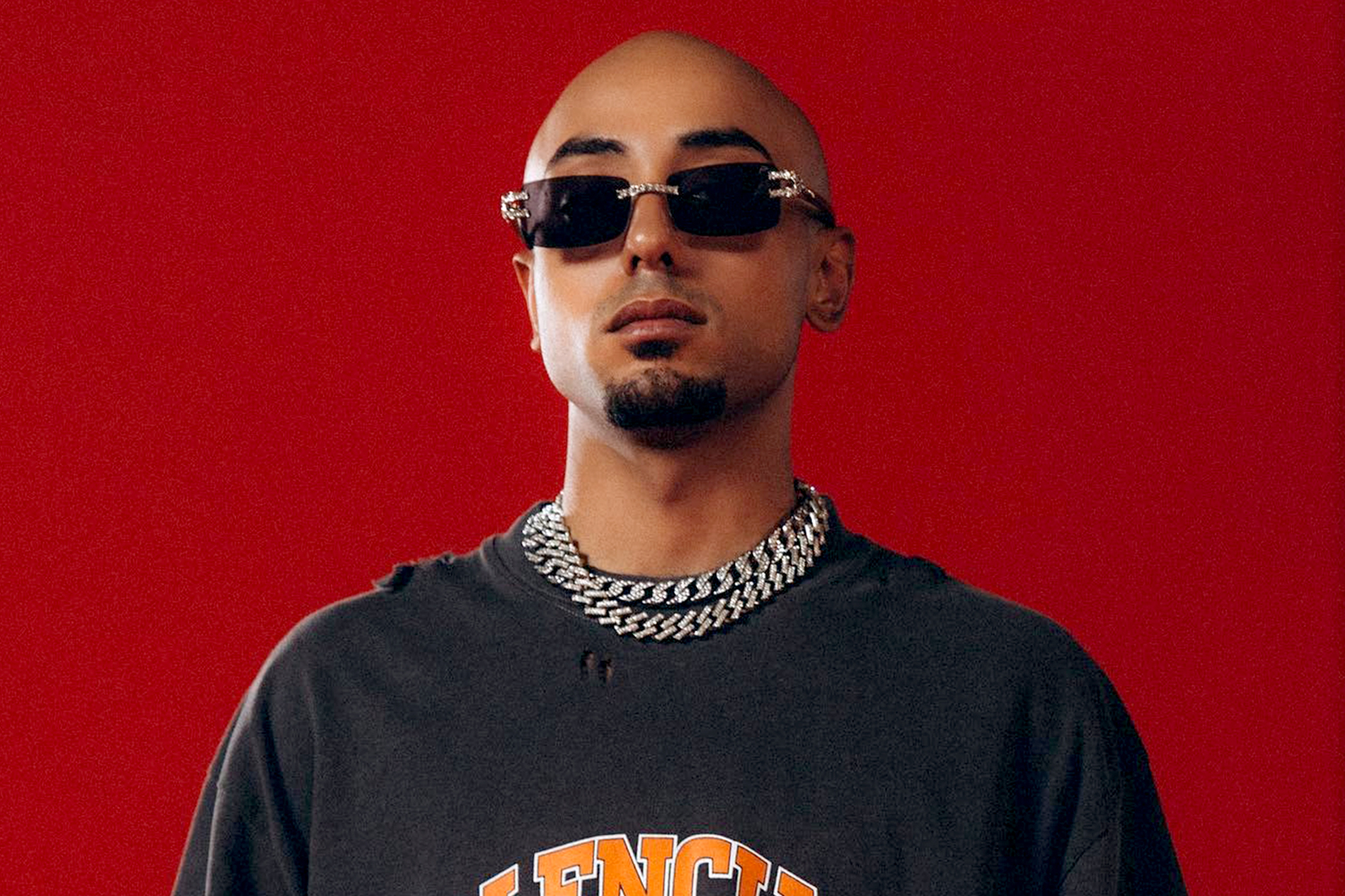 رحل بعد صراع مع السرطان.. صاحب أغنية "إخواتي" أوصى بحذف أعماله الفنية