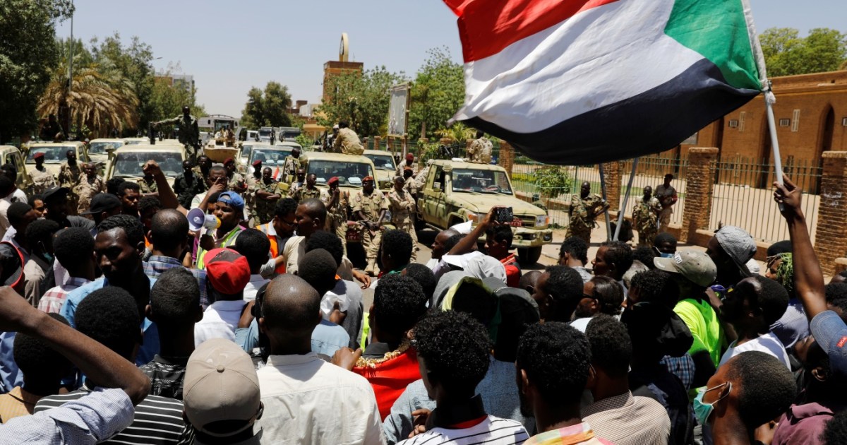 اعتقالات في ذكرى الثورة تشعل جدلا سياسيا وشعبيا في السودان