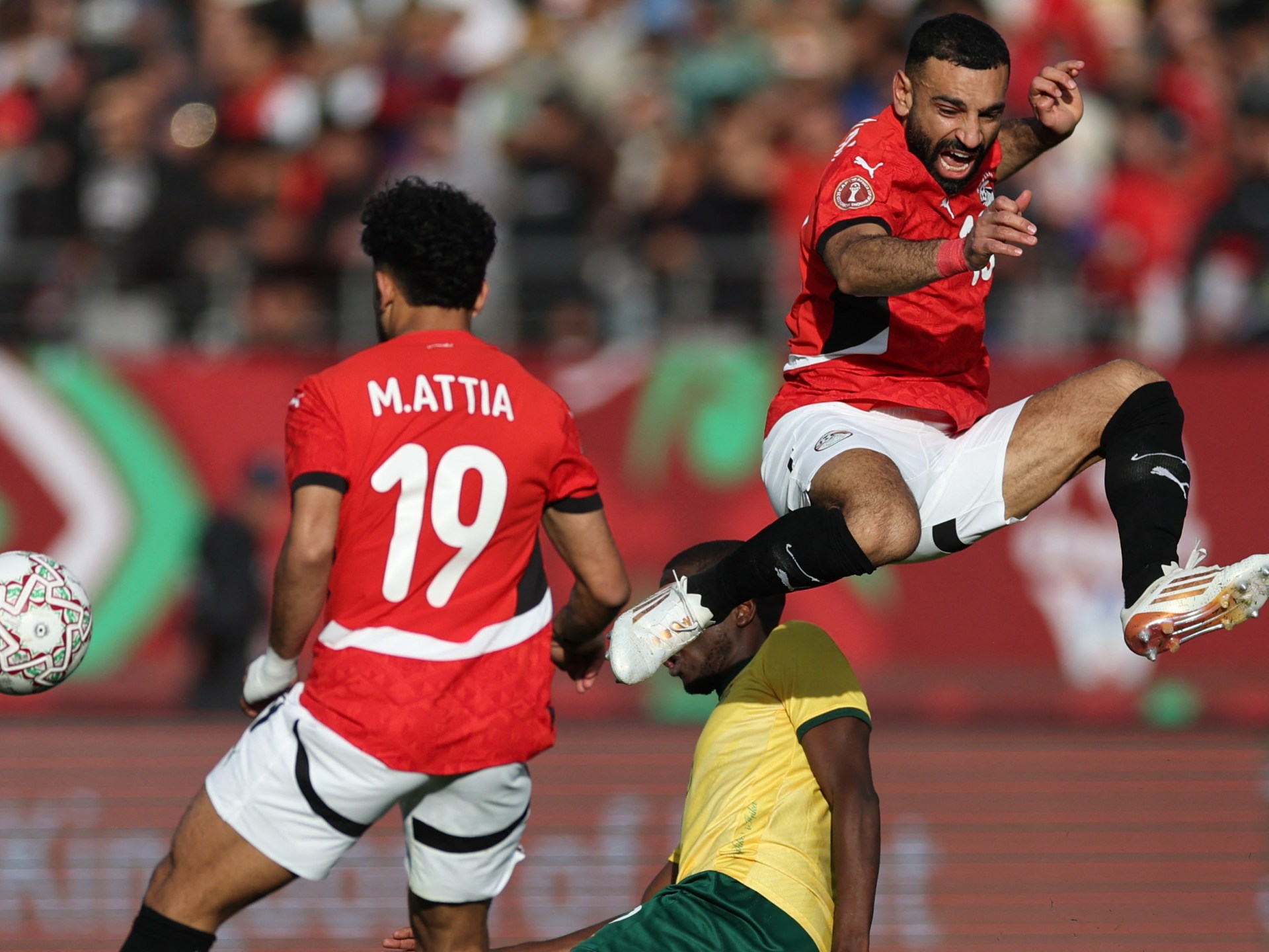 شاهد.. مدرب جنوب أفريقيا: صلاح أخبرني أن ركلة جزاء مصر غير صحيحة