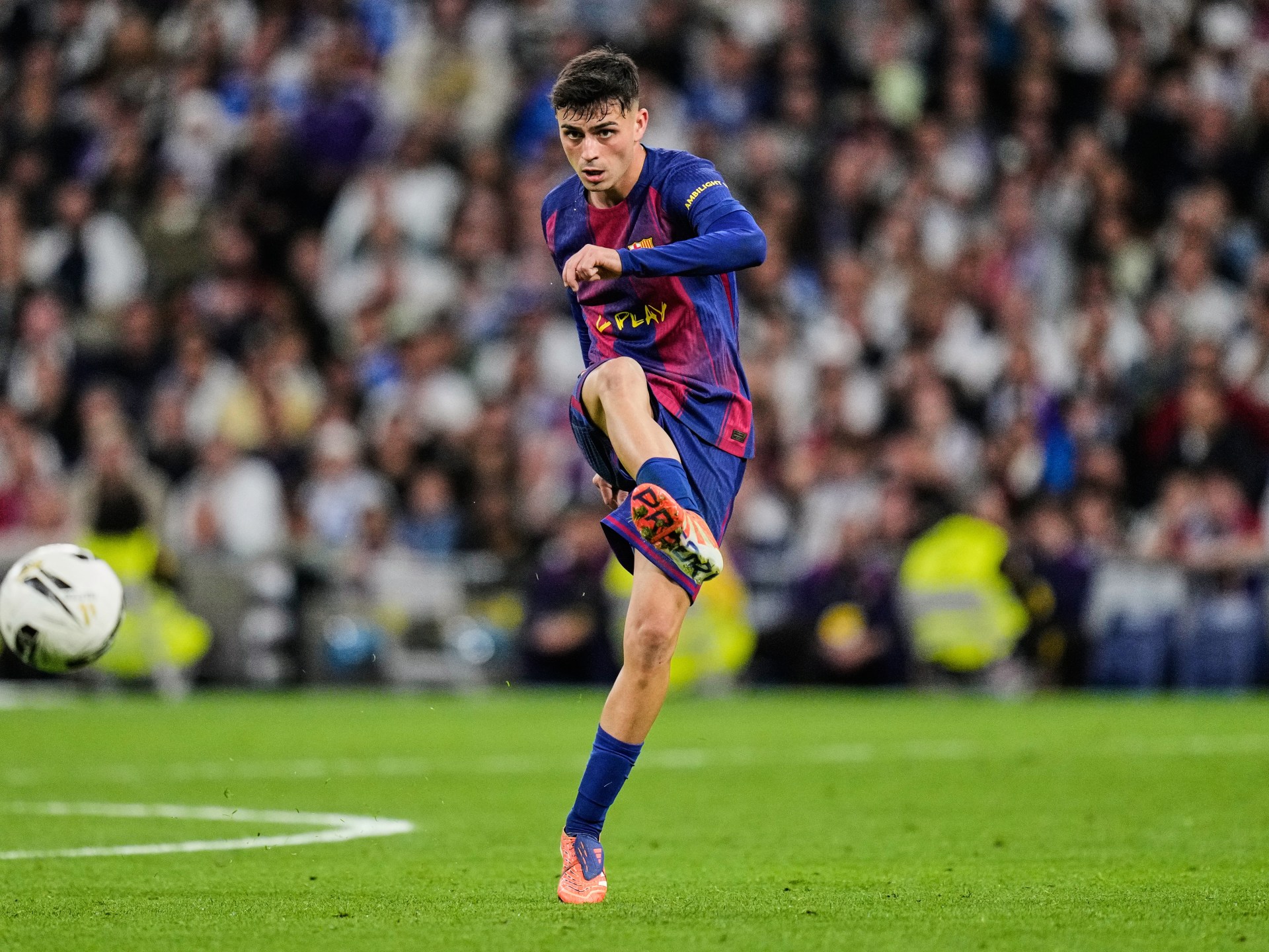 الشكوك تحوم حول مشاركة بيدري في مباراة برشلونة ضد فياريال