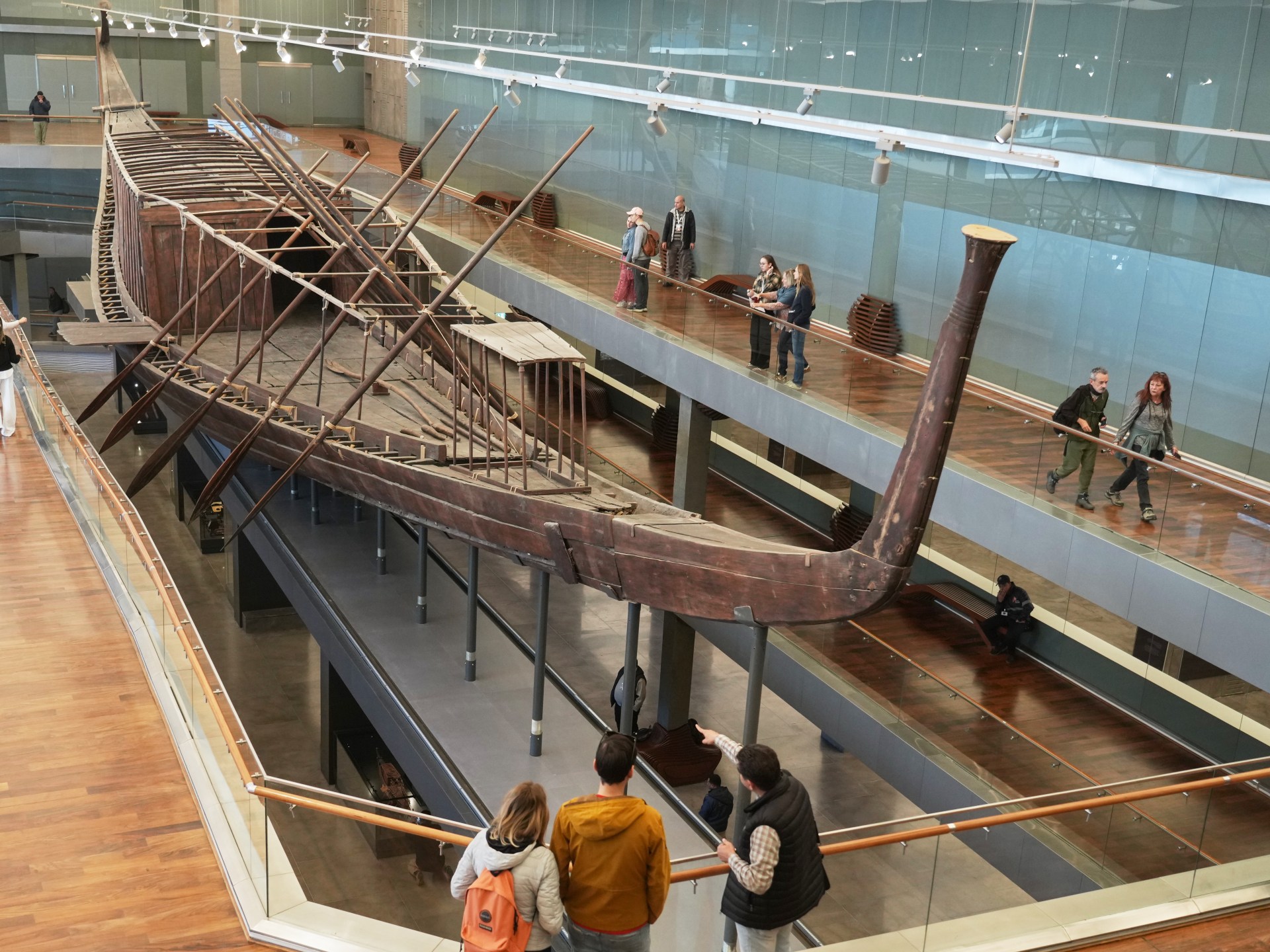 ترميم أقدم مركب في تاريخ البشرية أمام جمهور المتحف المصري الكبير