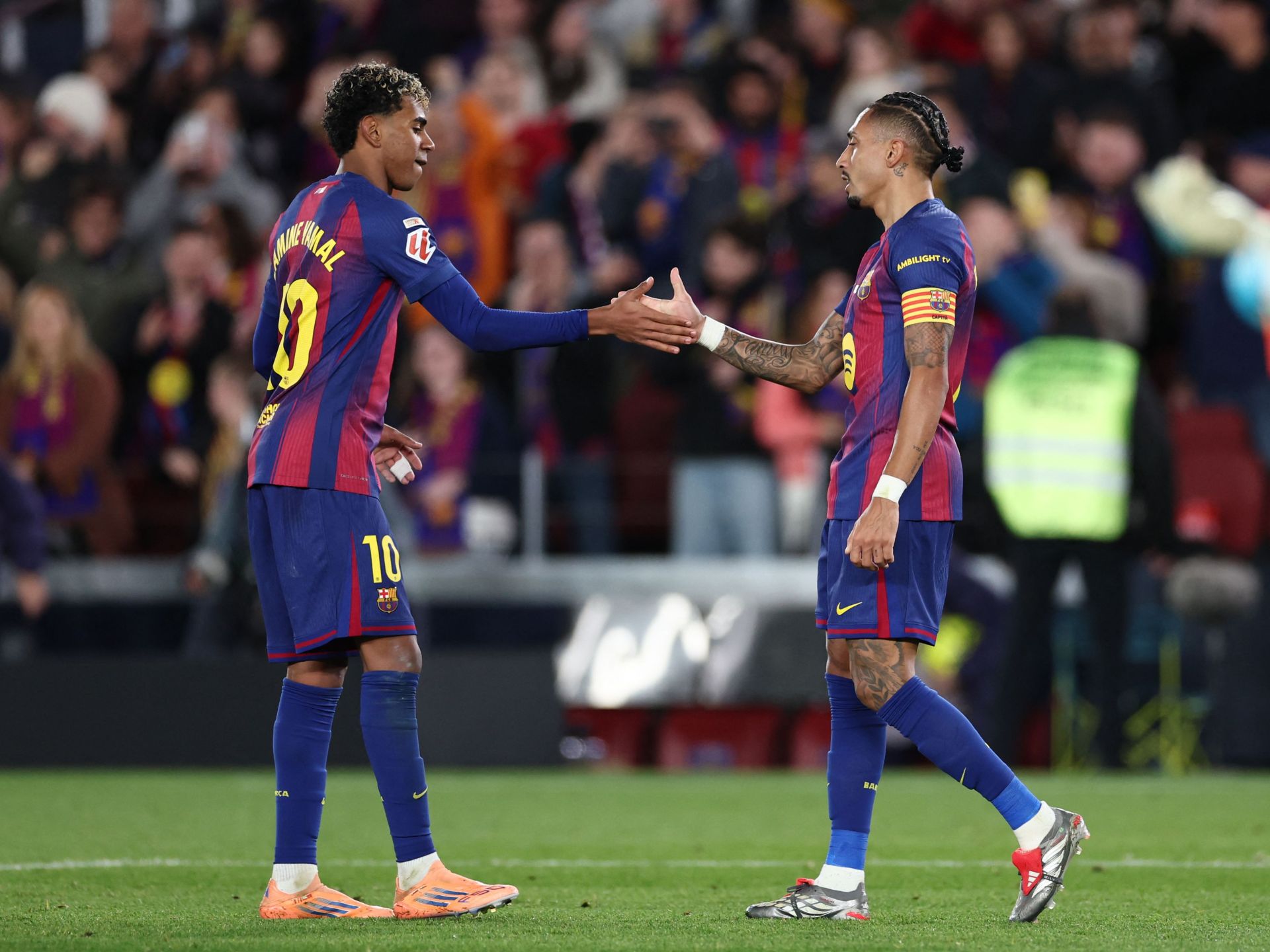 أفضل 5 لاعبين في برشلونة لعام 2025