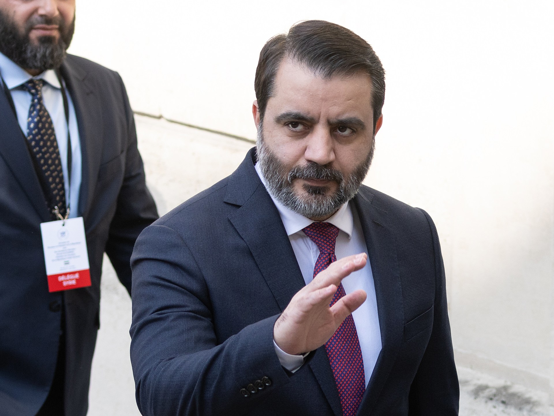 أسعد الشيباني.. الرجل الذي يقرّب الصديق ويُبقي العدو أقرب