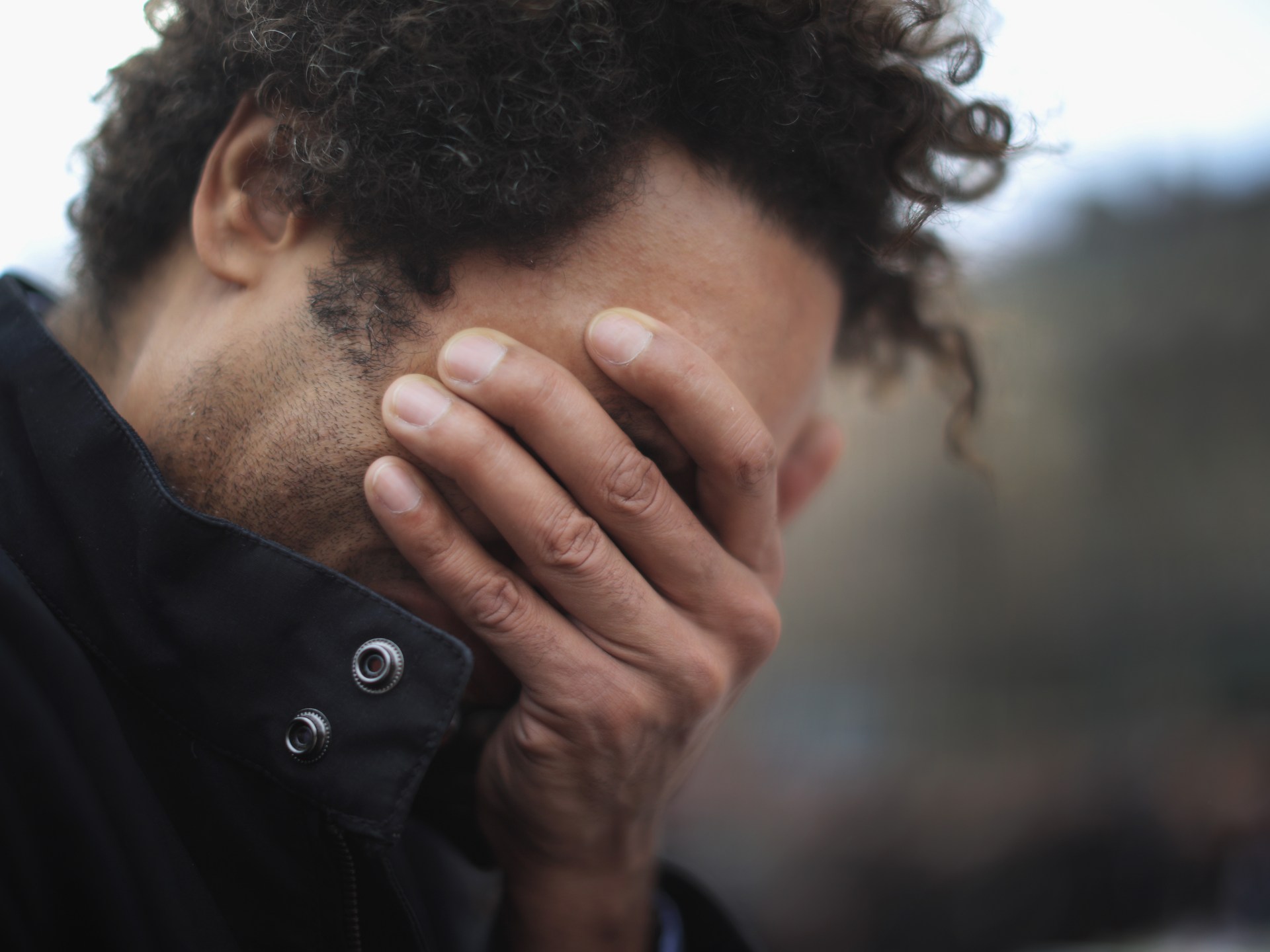 حين يختار الصمت أو المغامرة.. كيف يتعامل الرجل مع الفقد؟