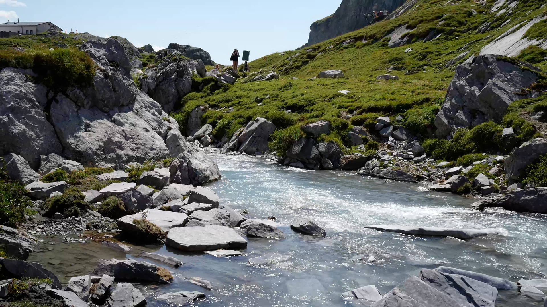 جولة في الريف السويسري بين جبال الألب و"ساردونا" التكتونية