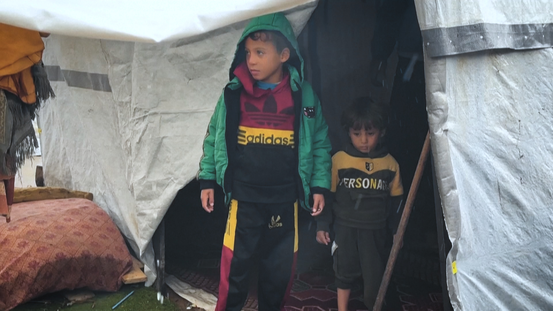 البرد يقتل أطفال غزة في خيام النزوح