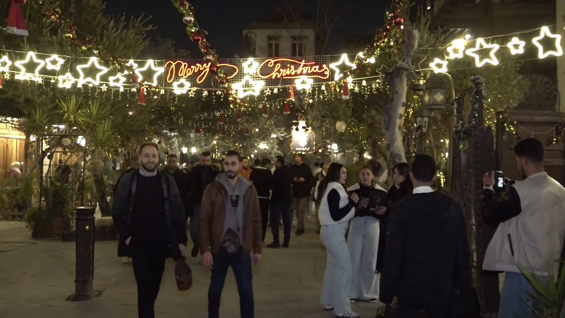 أجواء بهجة وفرح.. مسيحيو سوريا يحتفلون بعيد الميلاد