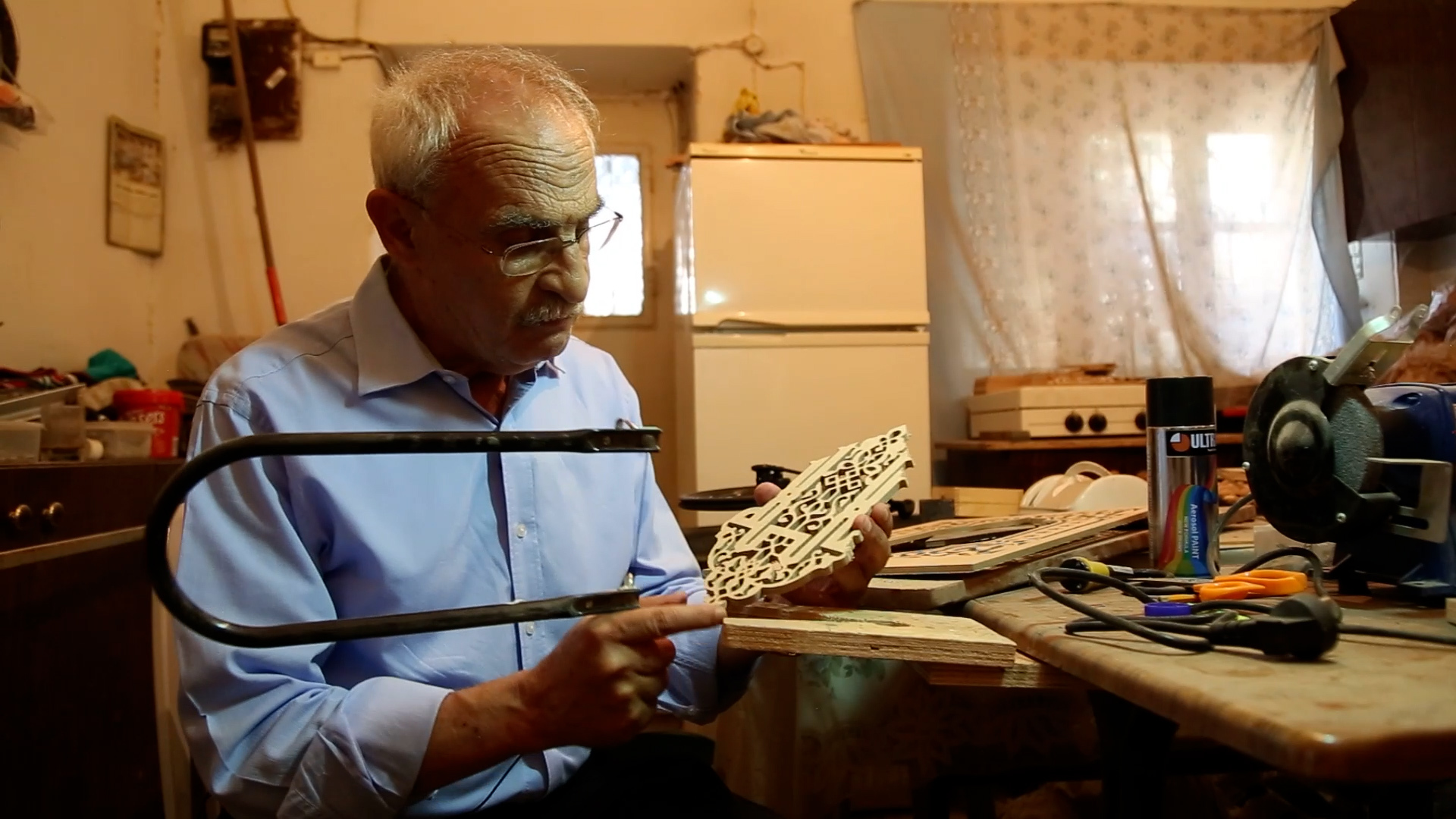 أبو السعود يحيي فن الأرابيسك بالقدس ويطوره