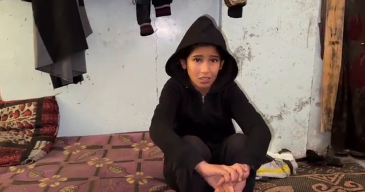 مسجد مدمر.. ملاذ أخير لعائلة فلسطينية من الأمطار والبرد القارس