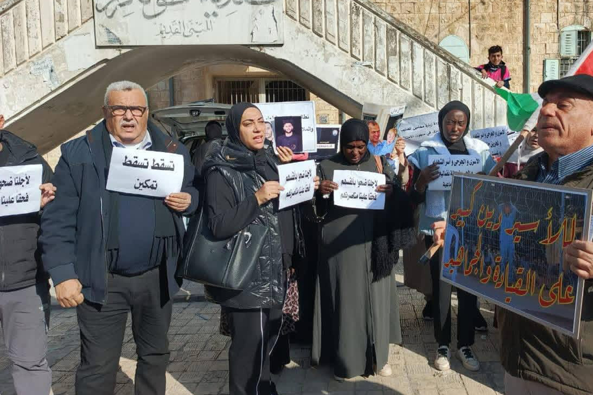 عائلات فلسطينية تواجه تحديات يومية عقب قطع مخصصات الأسرى والشهداء
