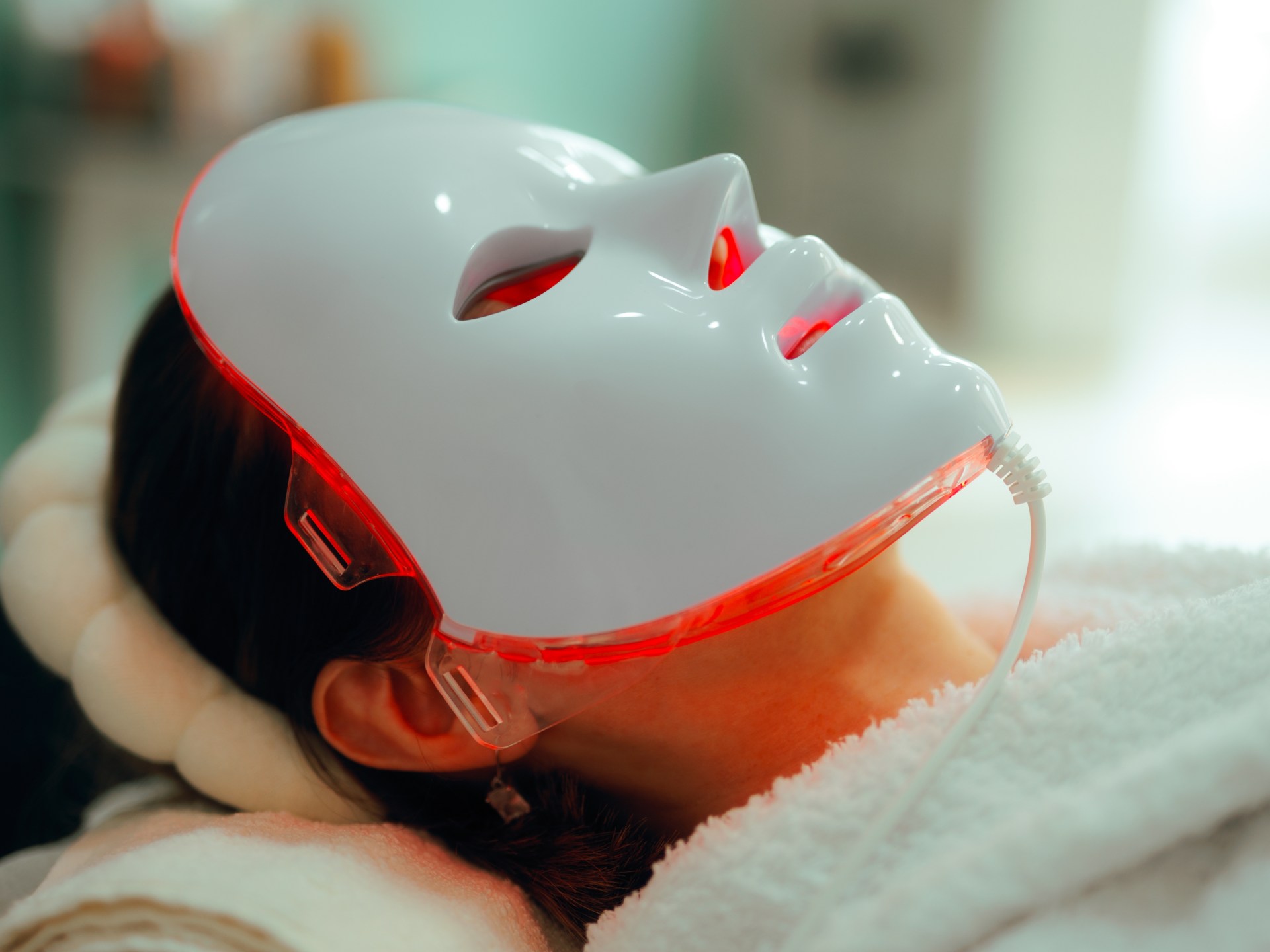 هل أقنعة الليد المنزلية فعالة وتستحق الاقتناء؟