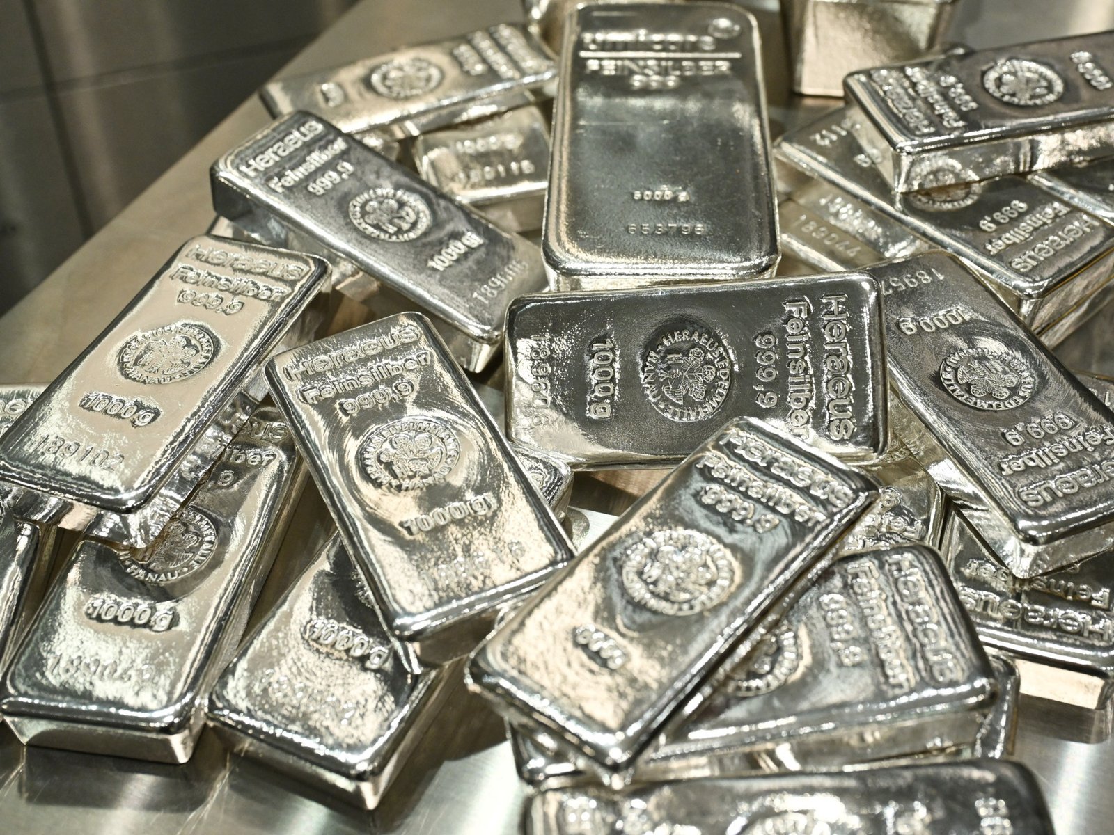 silver bars 24 12 1766579150