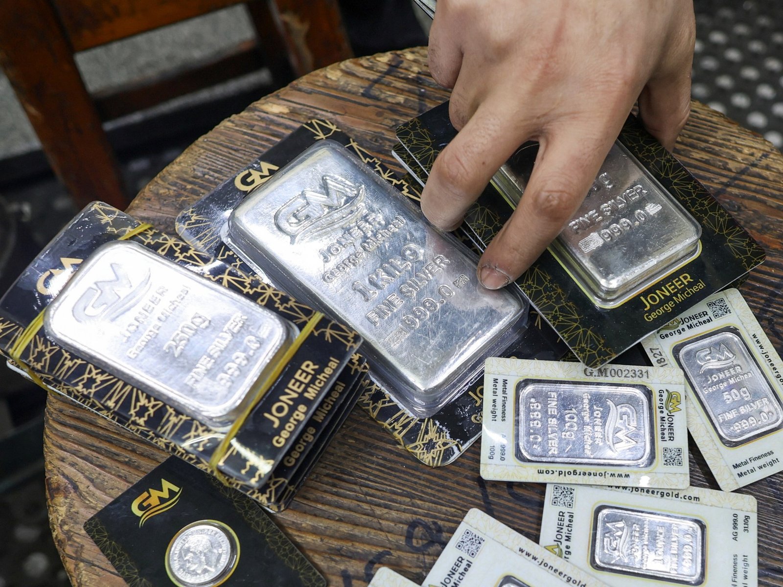 silver market 26 12 1766764108
