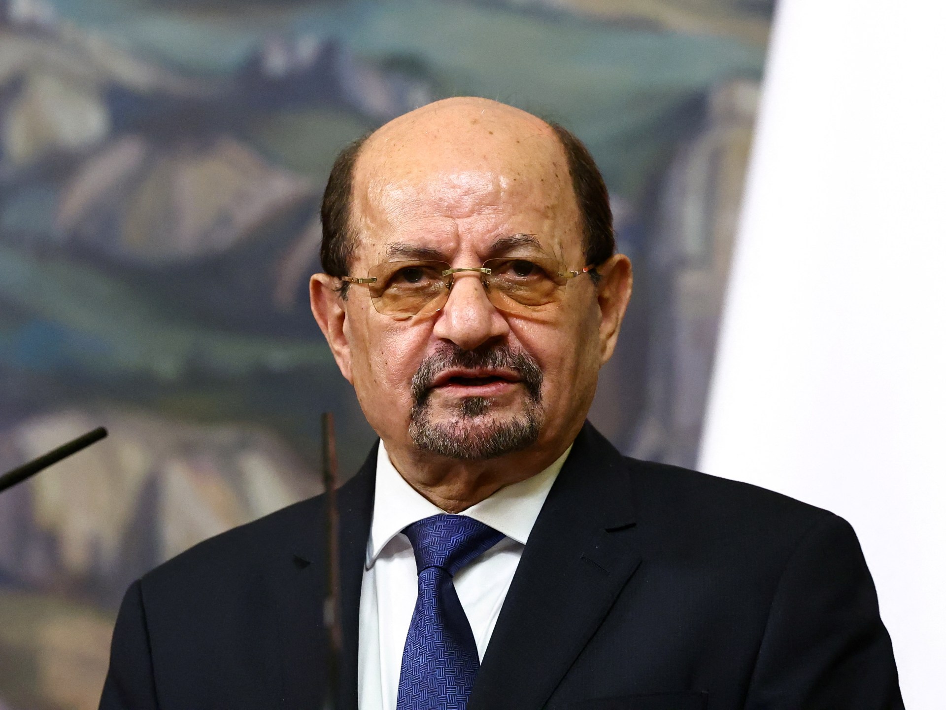 شائع الزنداني.. دبلوماسي مخضرم على رأس الحكومة اليمنية