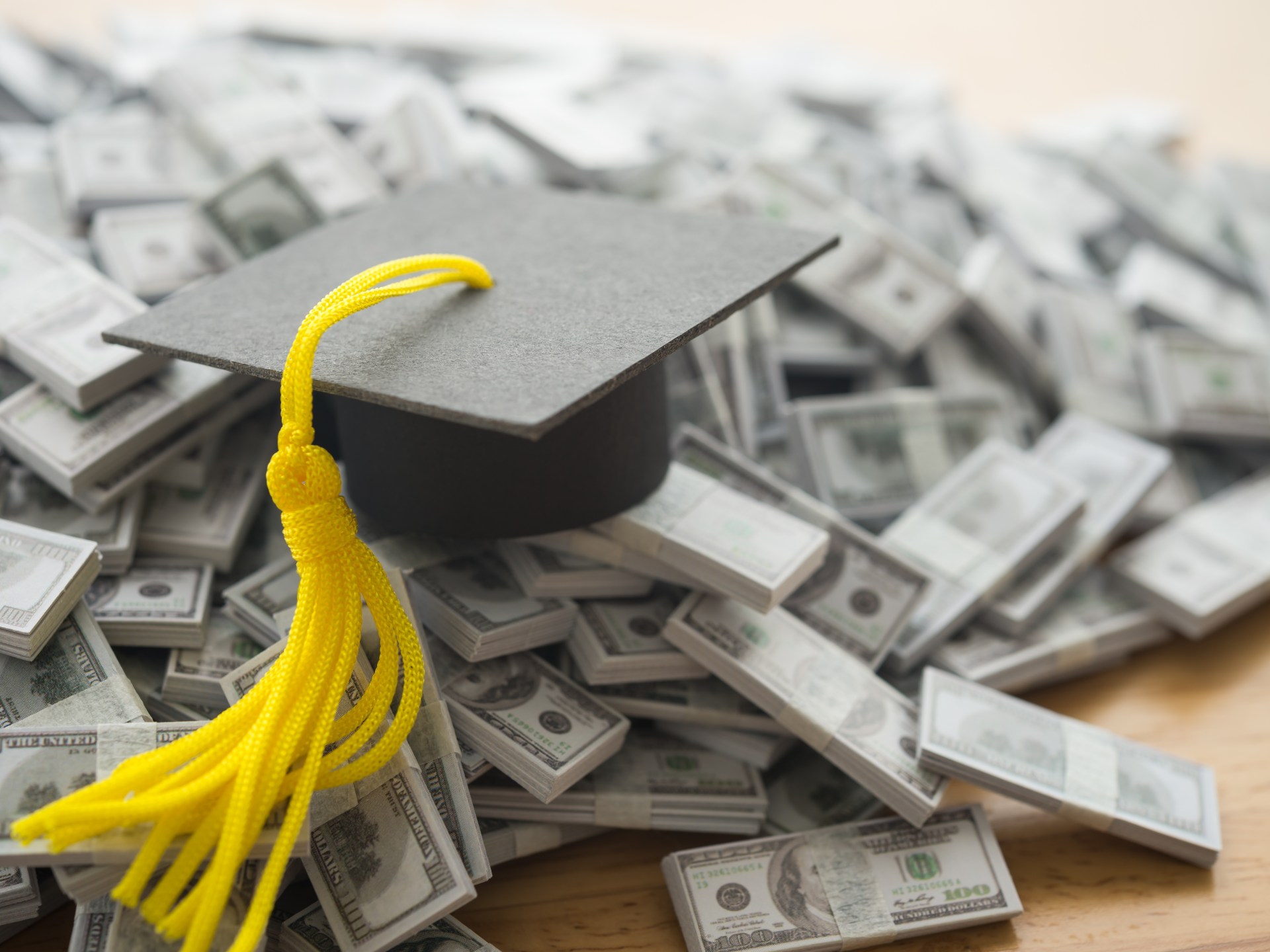 كم تنفق الدول العربية على تعليم طلابها؟