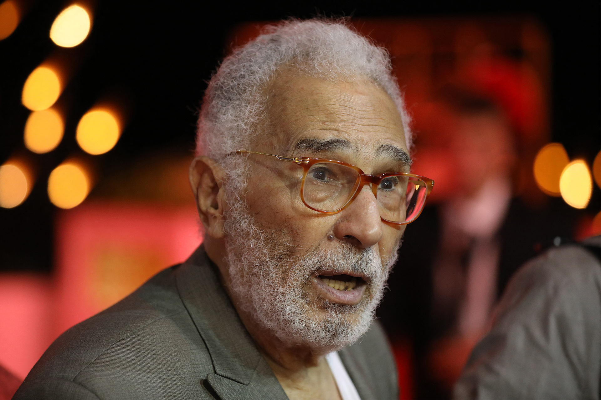 رفع الحجز عن معاش الفنان عبد الرحمن أبو زهرة بقرار رسمي عاجل بعد استغاثة نجله