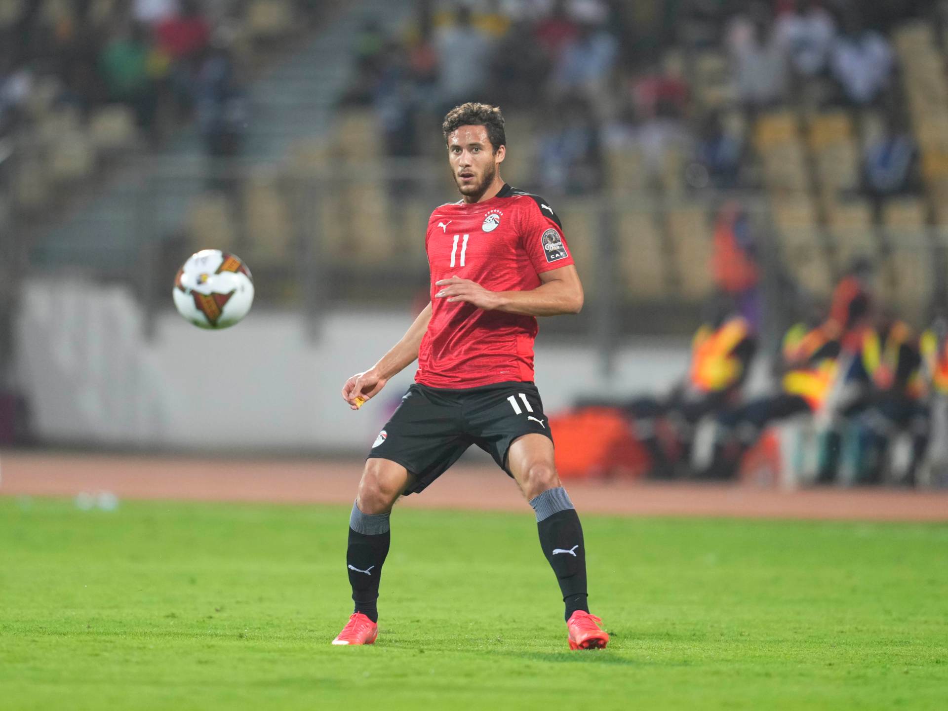 القضاء المصري يوقف تنفيذ حكم حبس نجم الأهلي والمنتخب السابق
