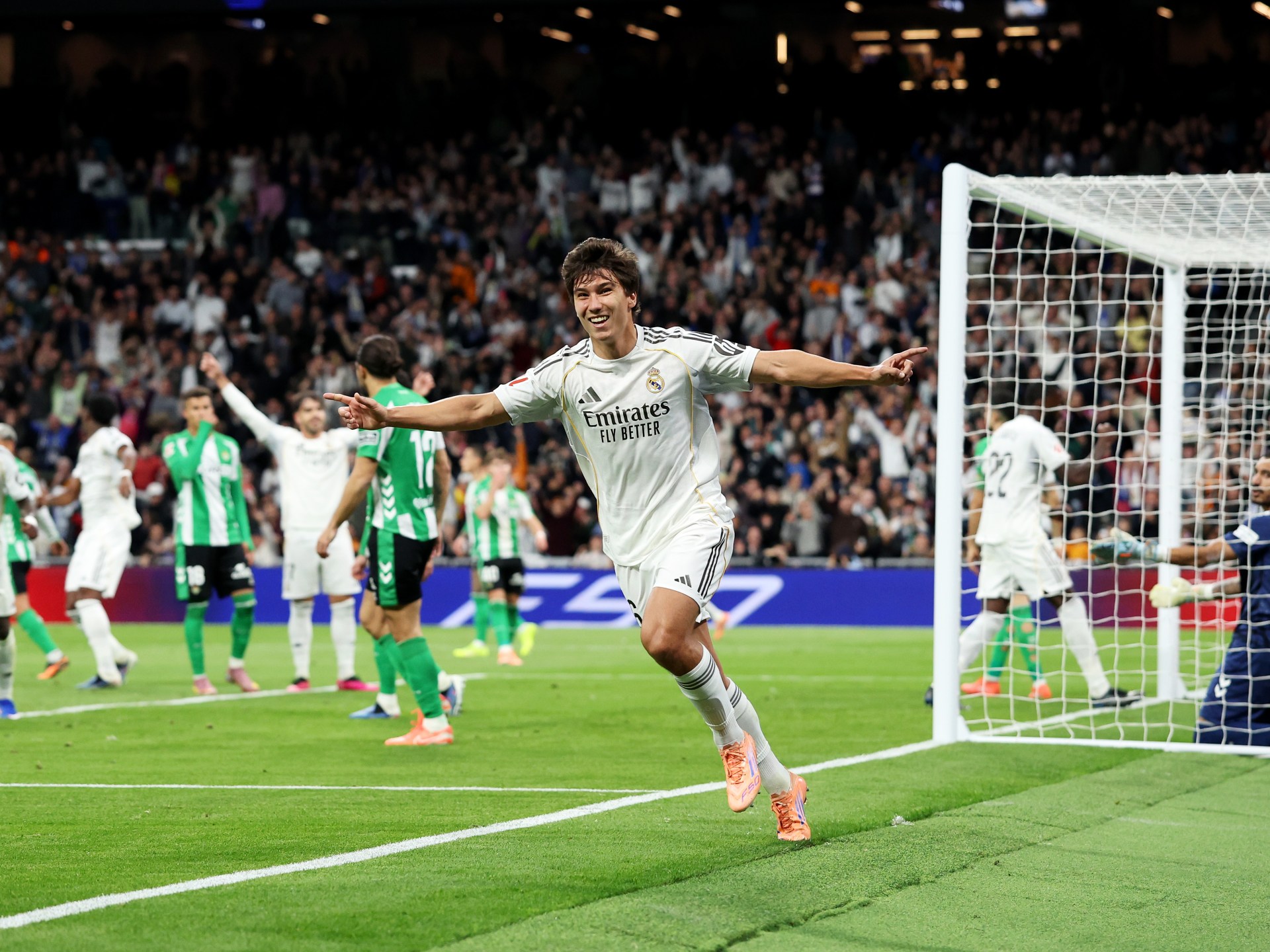 ريال مدريد ضد أتلتيكو مدريد بنصف نهائي السوبر الإسباني.. الموعد والقنوات الناقلة