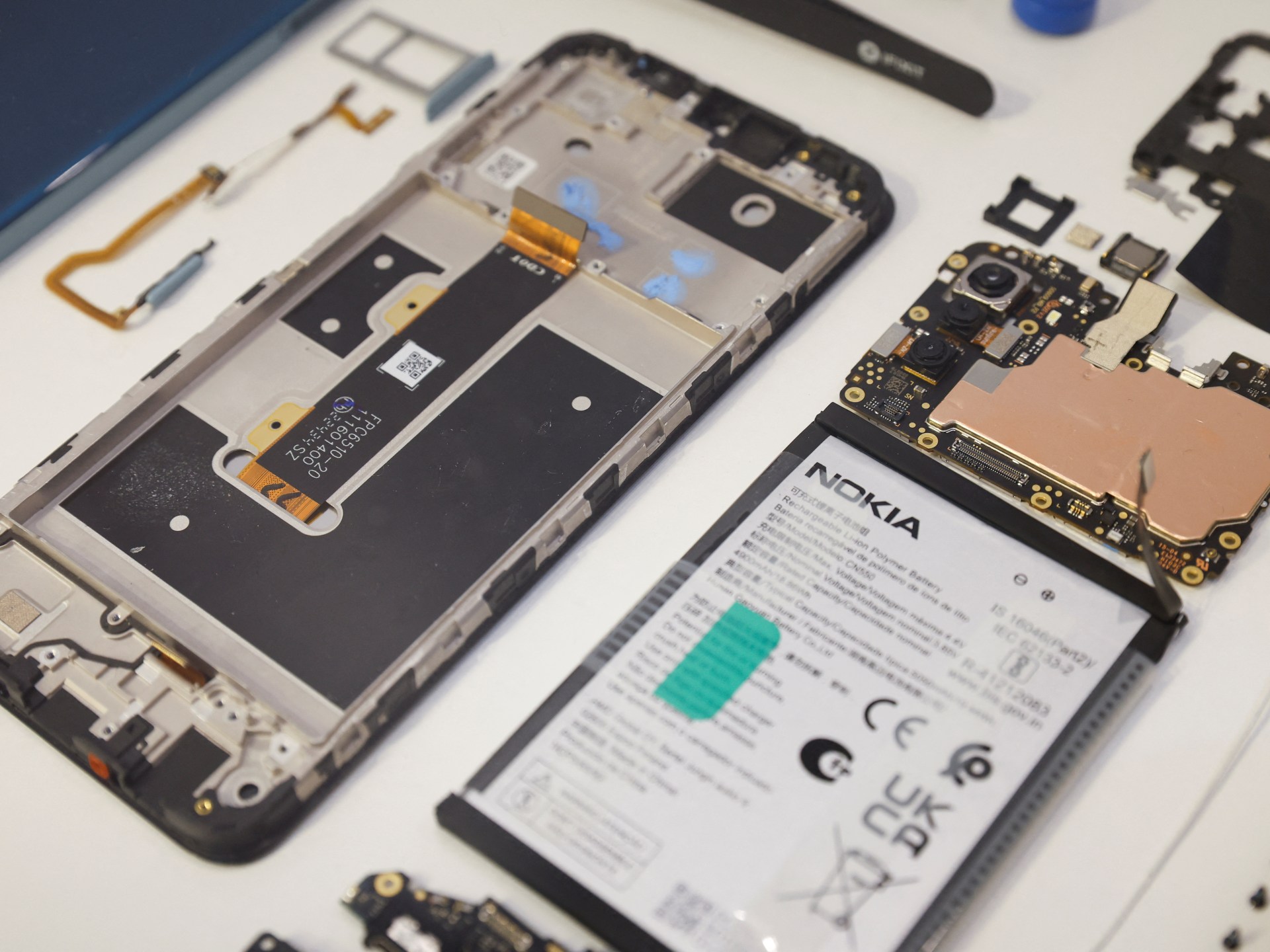 تعرف على الشريحة التي ستجعل هواتف المستقبل أنحف