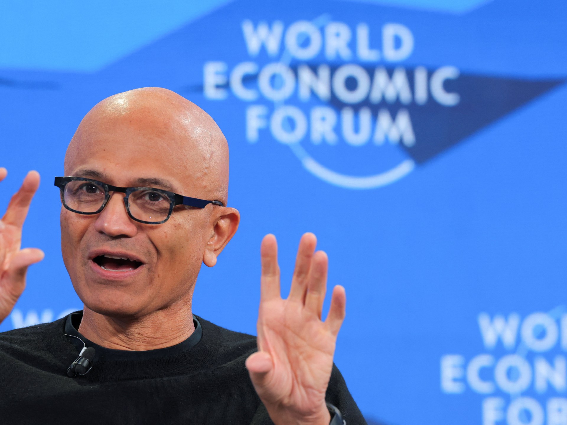 مدير مايكروسوفت التنفيذي: على الذكاء الاصطناعي أن يكون مفيدا للمجتمع وإلا سيختفي