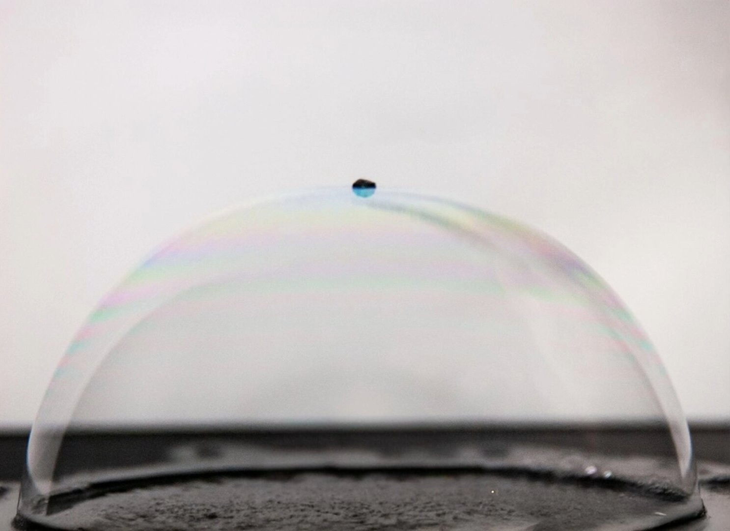 اكتشاف مادة جديدة بقوة الفولاذ وخفة الإسفنج