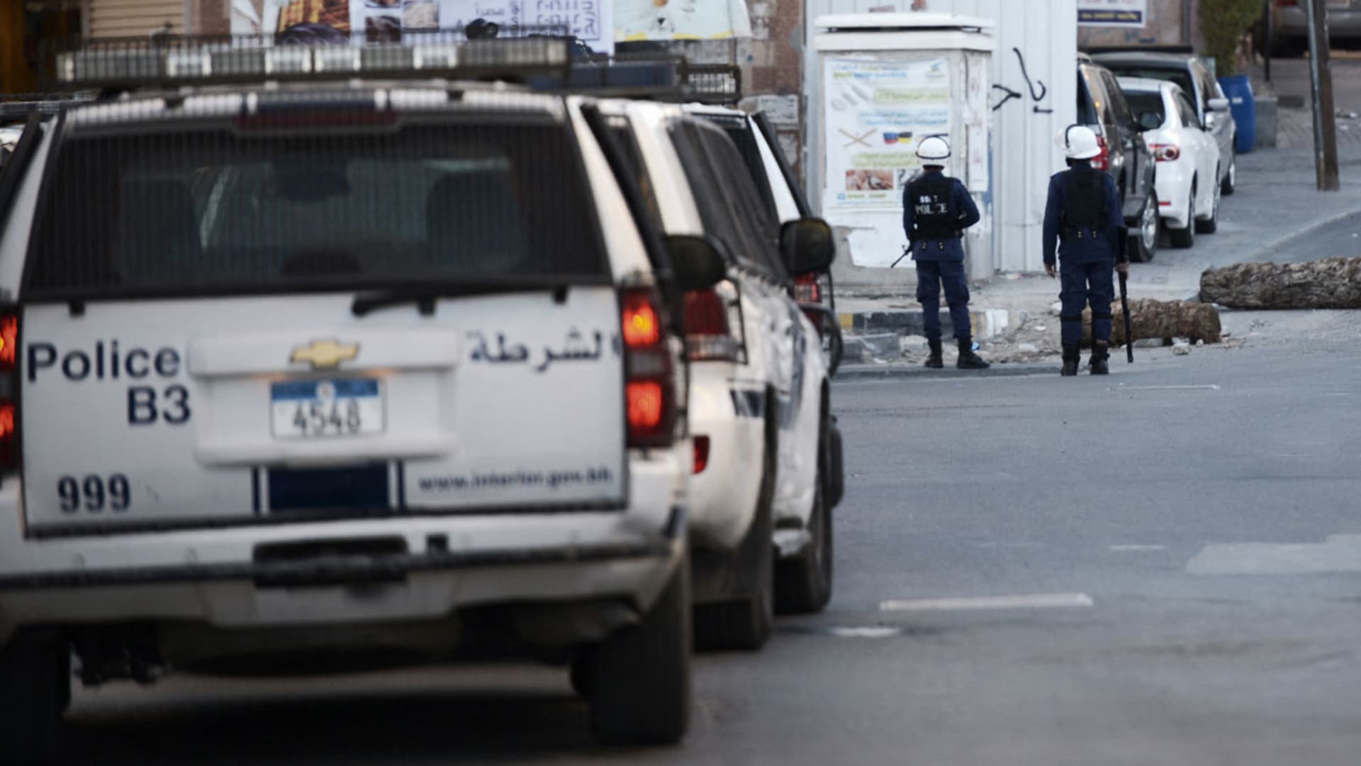 البحرين.. كشف قضية استدراج طفلتين عبر مواقع التواصل الاجتماعي والقبض على مشتبه به