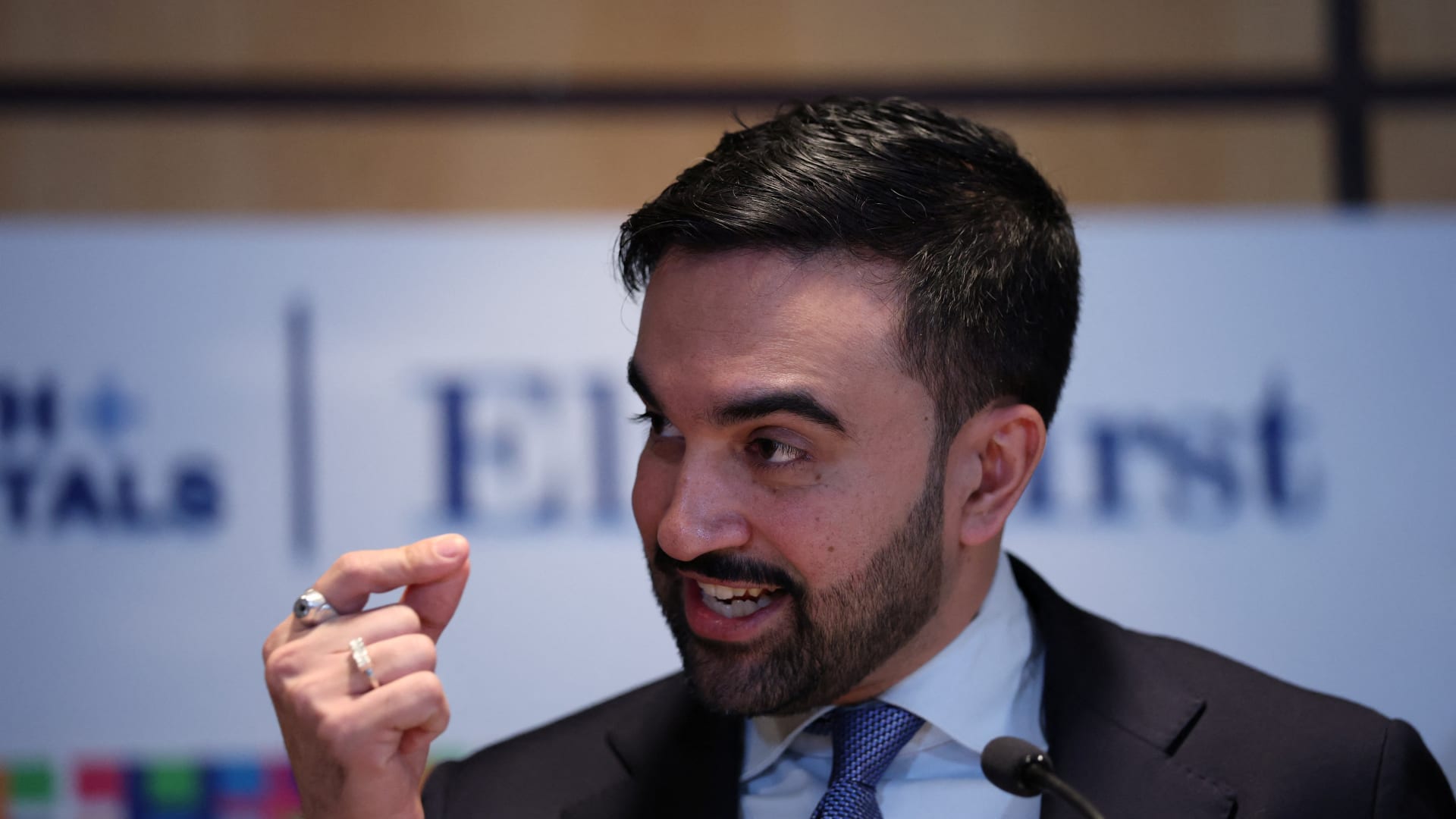 زهران ممداني يؤدي اليمين الدستورية كأول عمدة مسلم لمدينة نيويورك