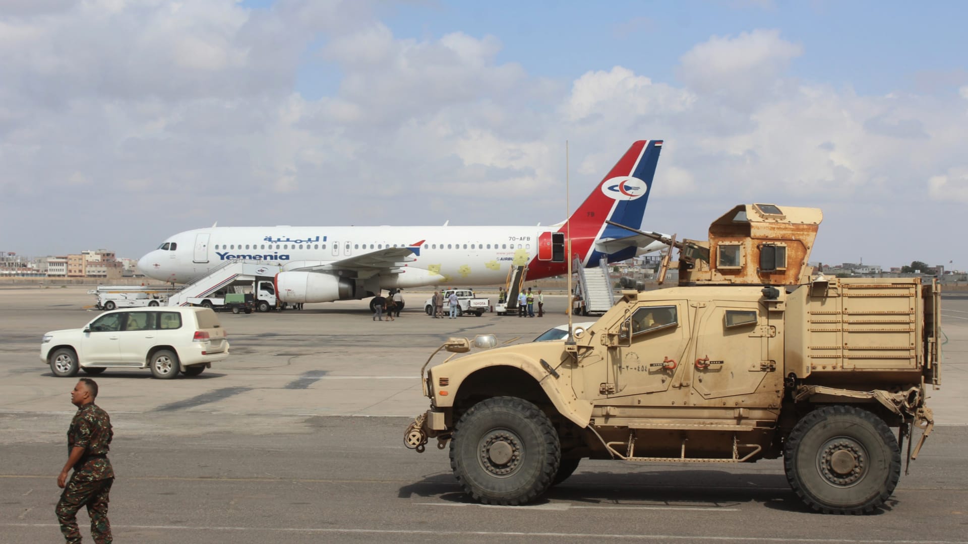 وزارة النقل اليمنية تعلق على إجراءات سعودية بشأن "تفتيش" رحلات جوية