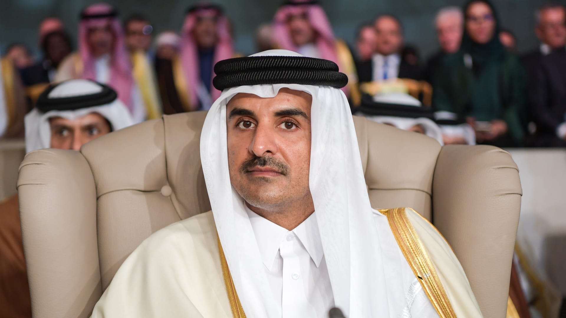 أمير قطر يجري اتصالين مع ولي العهد السعودي والرئيس الإماراتي