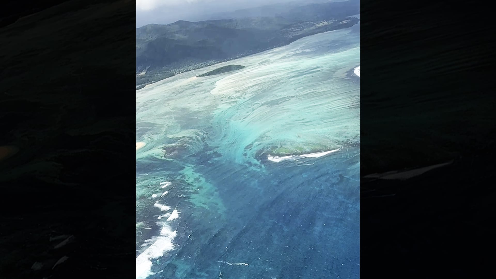 حقيقة أم وهم بصري؟ إماراتية ترصد "شلالًا" مُهيبًا تحت سطح البحر