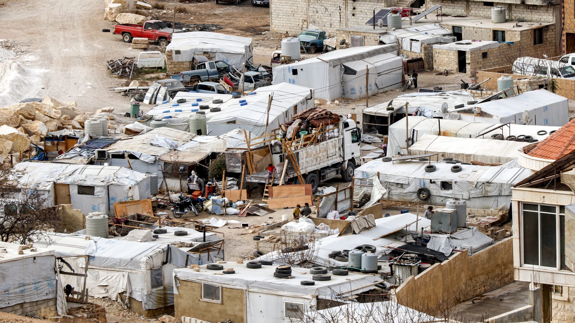 رأي.. بارعة الأحمر تكتب: مخيم الهرمل في لبنان ثغرة مفتوحة على السيادة وإشكالية أمنية مؤجلة