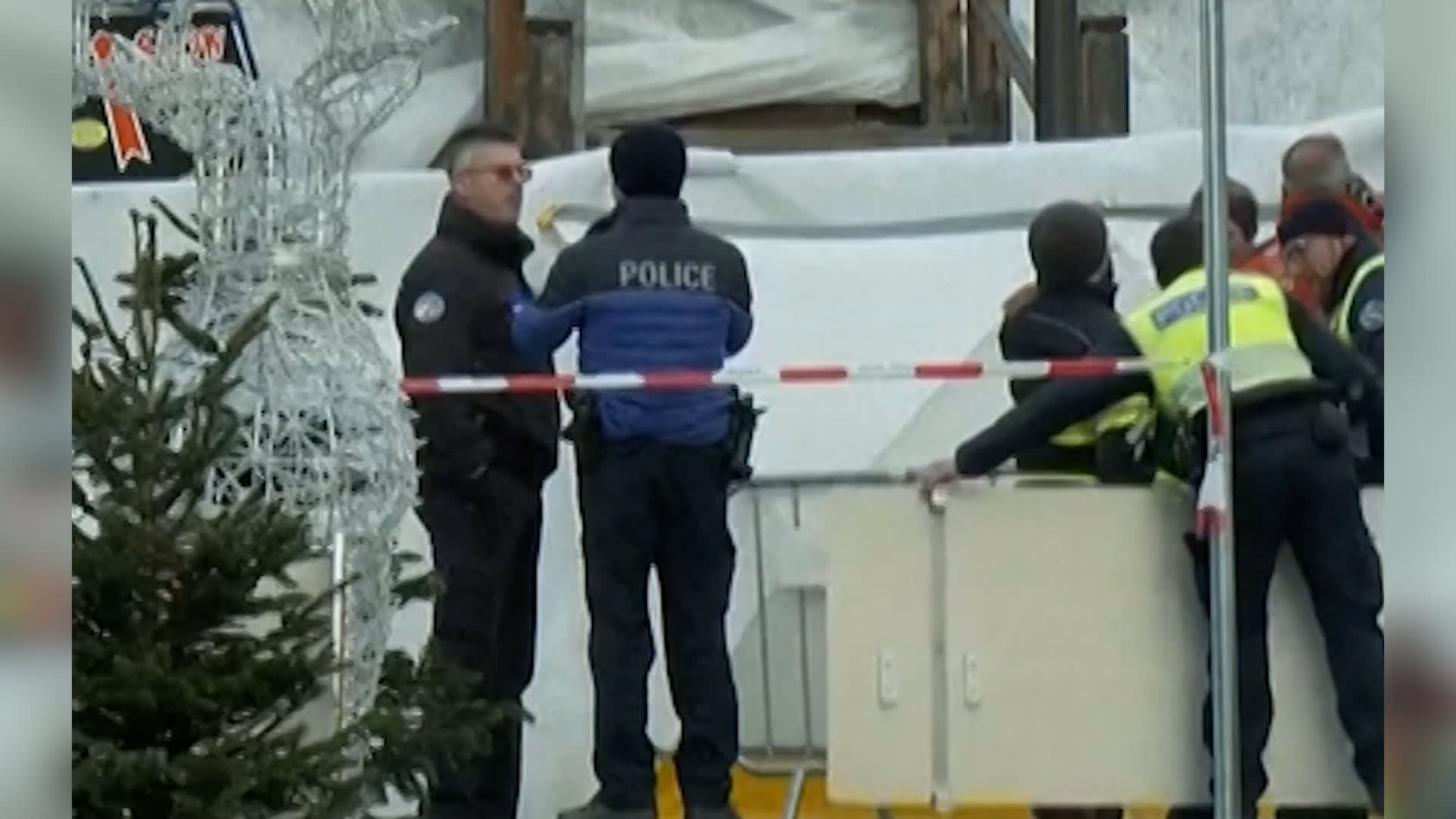 سويسرا تسارع إلى تحديد هويات ضحايا حريق منتجع التزلج