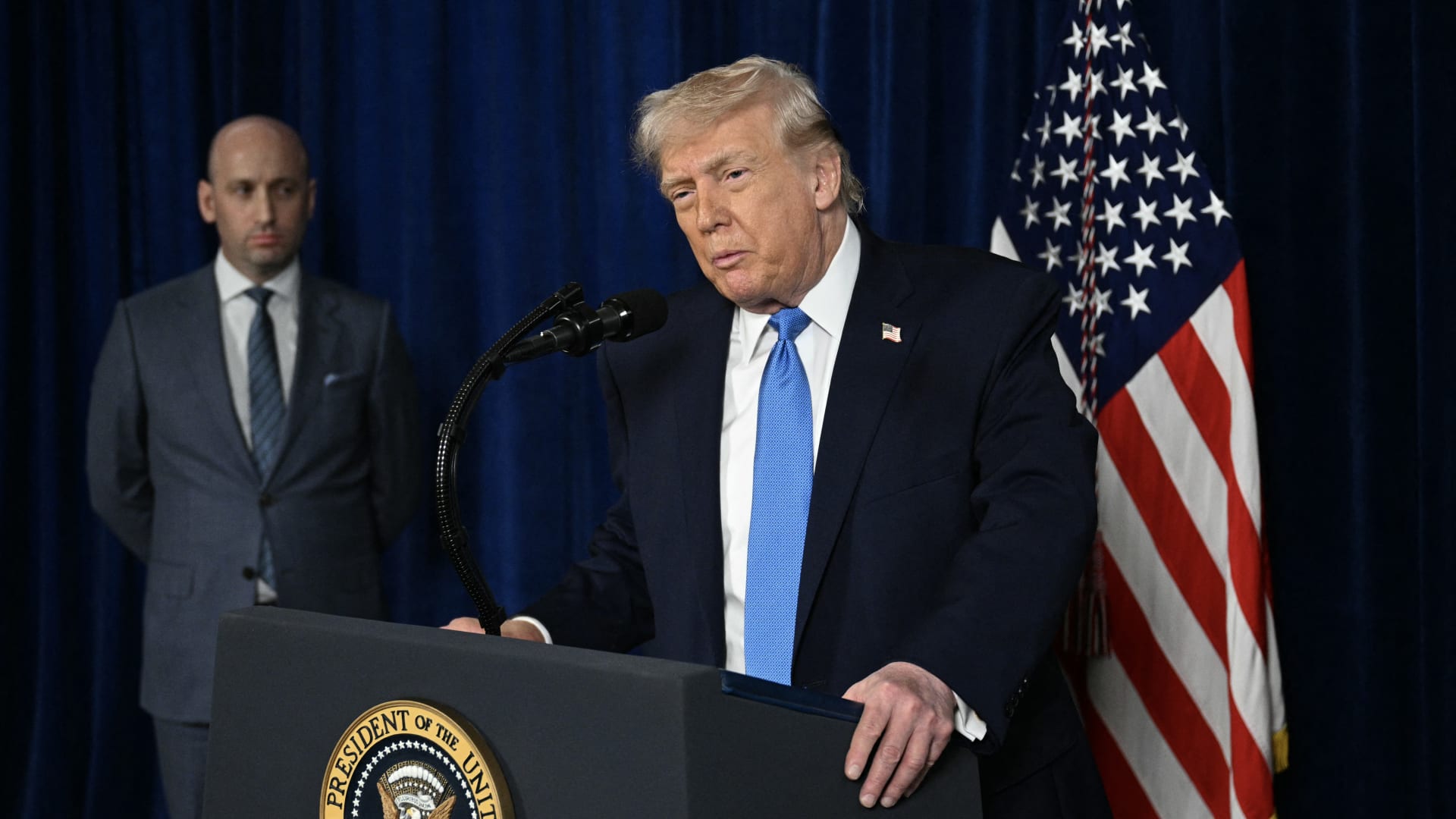 ترامب يكشف: أمريكا "ستدير الأمور" في فنزويلا وشركاتنا سوف تستثمر في نفطها