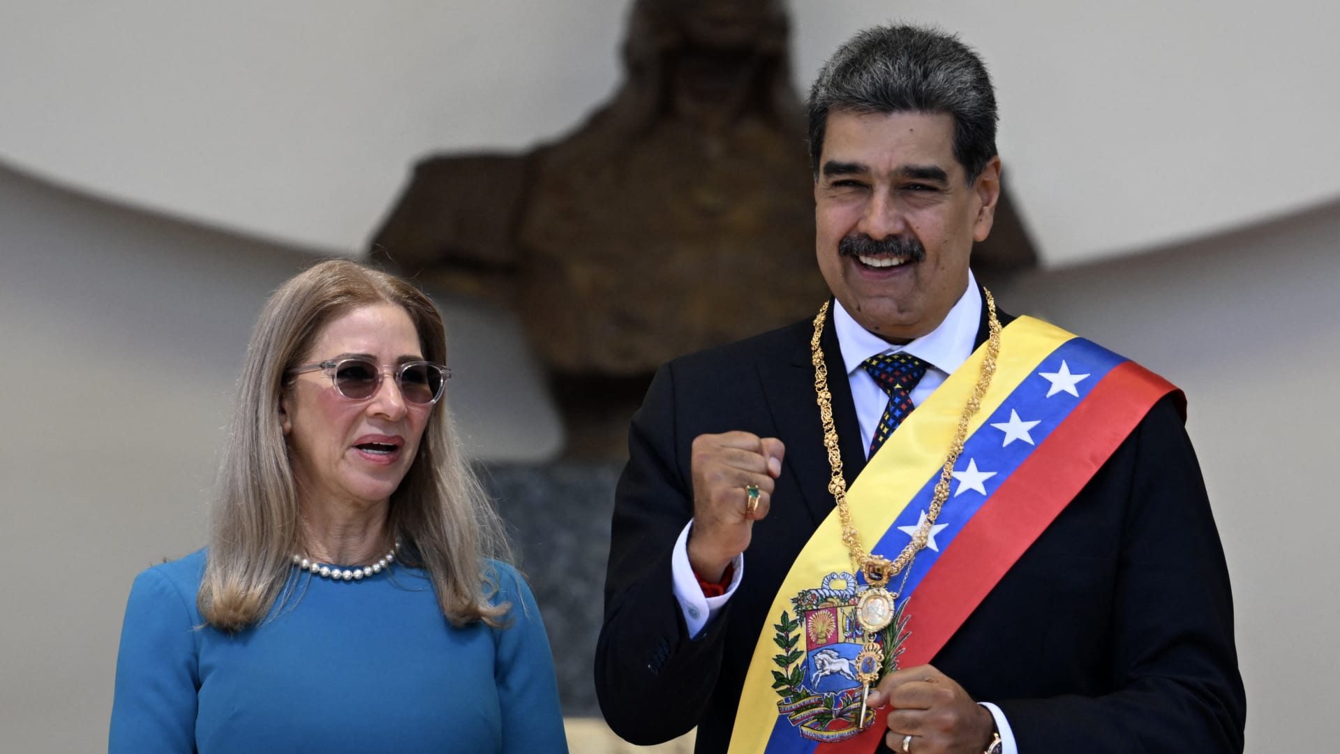 "من غرفة نومهما".. مصادر تكشف لـCNN كواليس القبض على مادورو وزوجته