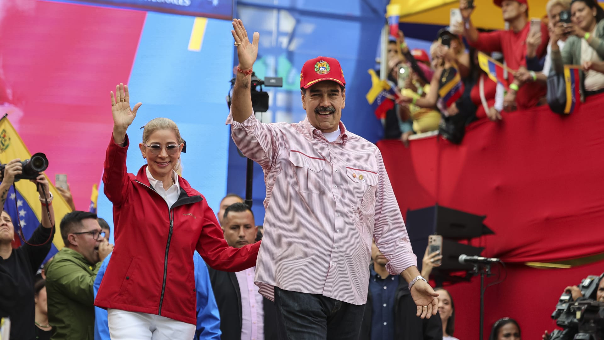 الصين تعلق على اعتقال مادورو رئيس فنزويلا وزوجته وتوجه دعوة لأمريكا