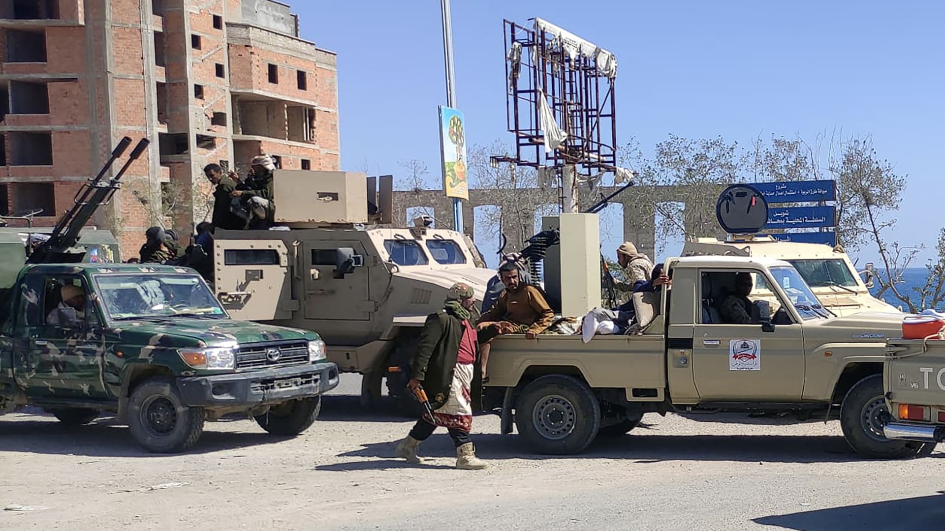 اليمن.. رشاد العليمي: قوات "درع الوطن" استلمت كل المعسكرات في حضرموت والمهرة