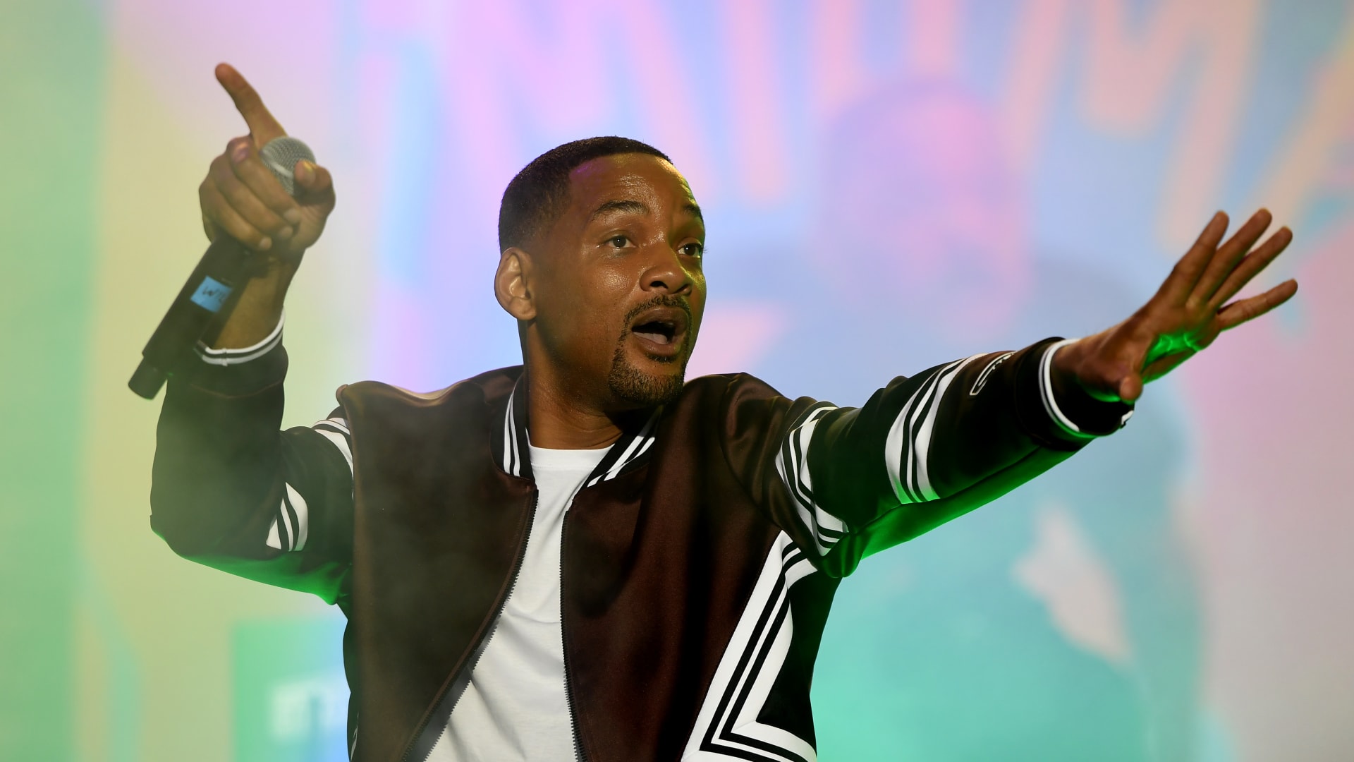 "تحرش وفصل تعسفي".. عازف يقاضي ويل سميث وشركة تدير أعماله