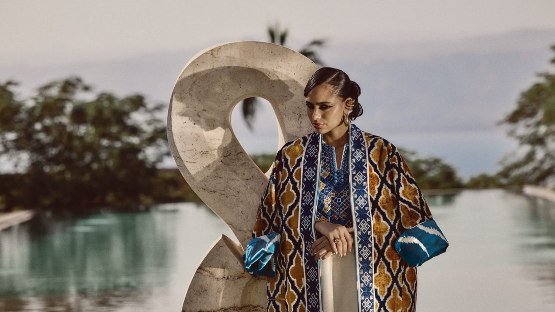 إيمان الأحمد: "هذا ما يميّز ذوق الملكة رانيا والأميرة رجوة في الموضة"