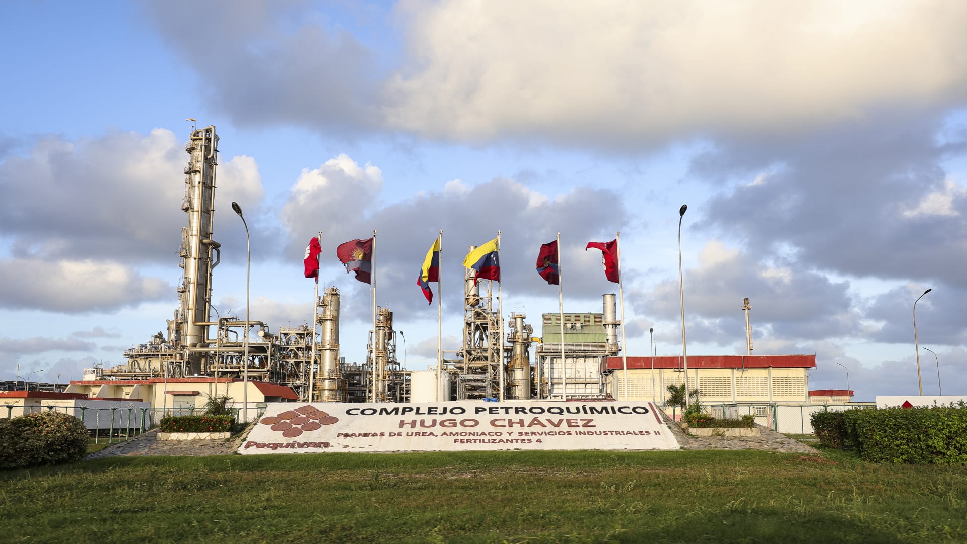 الشركات الكبرى "ليست متحمسة" لفكرة ترامب بشأن نفط فنزويلا.. ومصادر تكشف لـCNN الأسباب