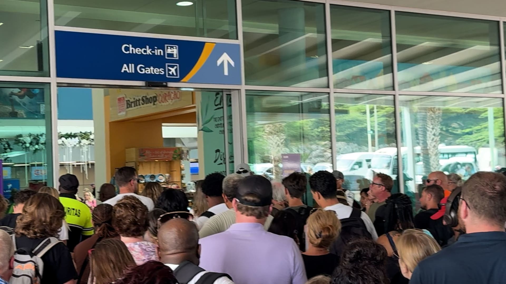 بعد الضربة الأمريكية على فنزويلا.. فوضى بالمطارات مع إعادة فتح المجال الجوي الكاريبي