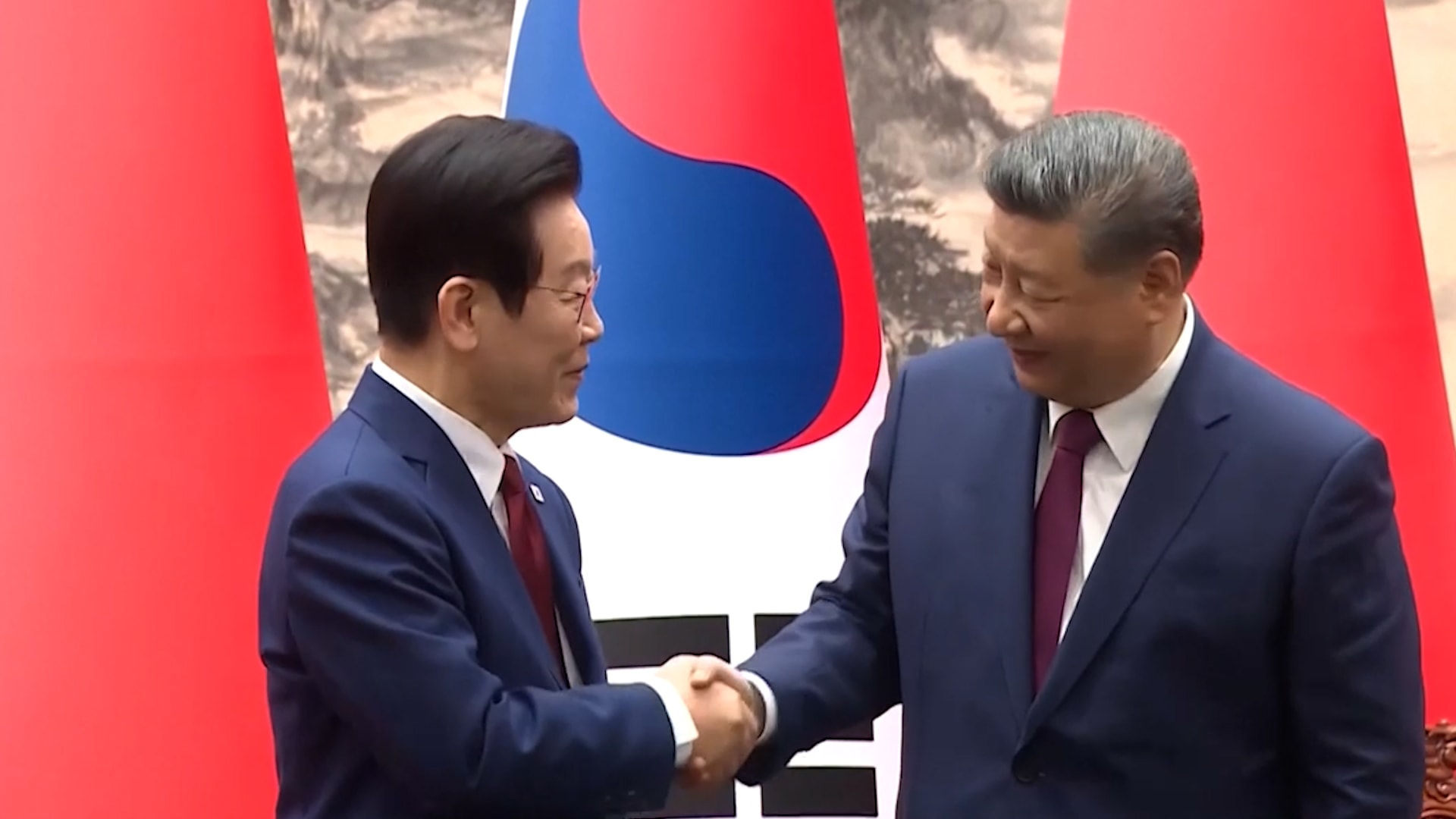 أمام شي جين بينغ.. رئيس كوريا الجنوبية يُشيد بـ"مرحلة جديدة" في العلاقات مع الصين