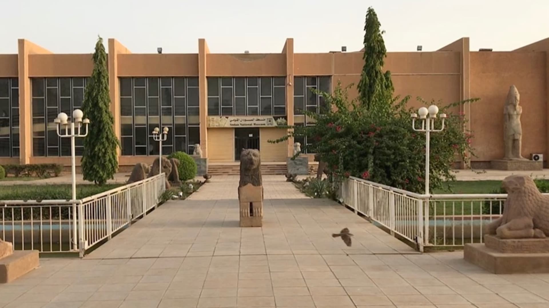 صورة منسوبة لـ"نهب مُتحف سيئون في حضرموت".. هذه حقيقتها