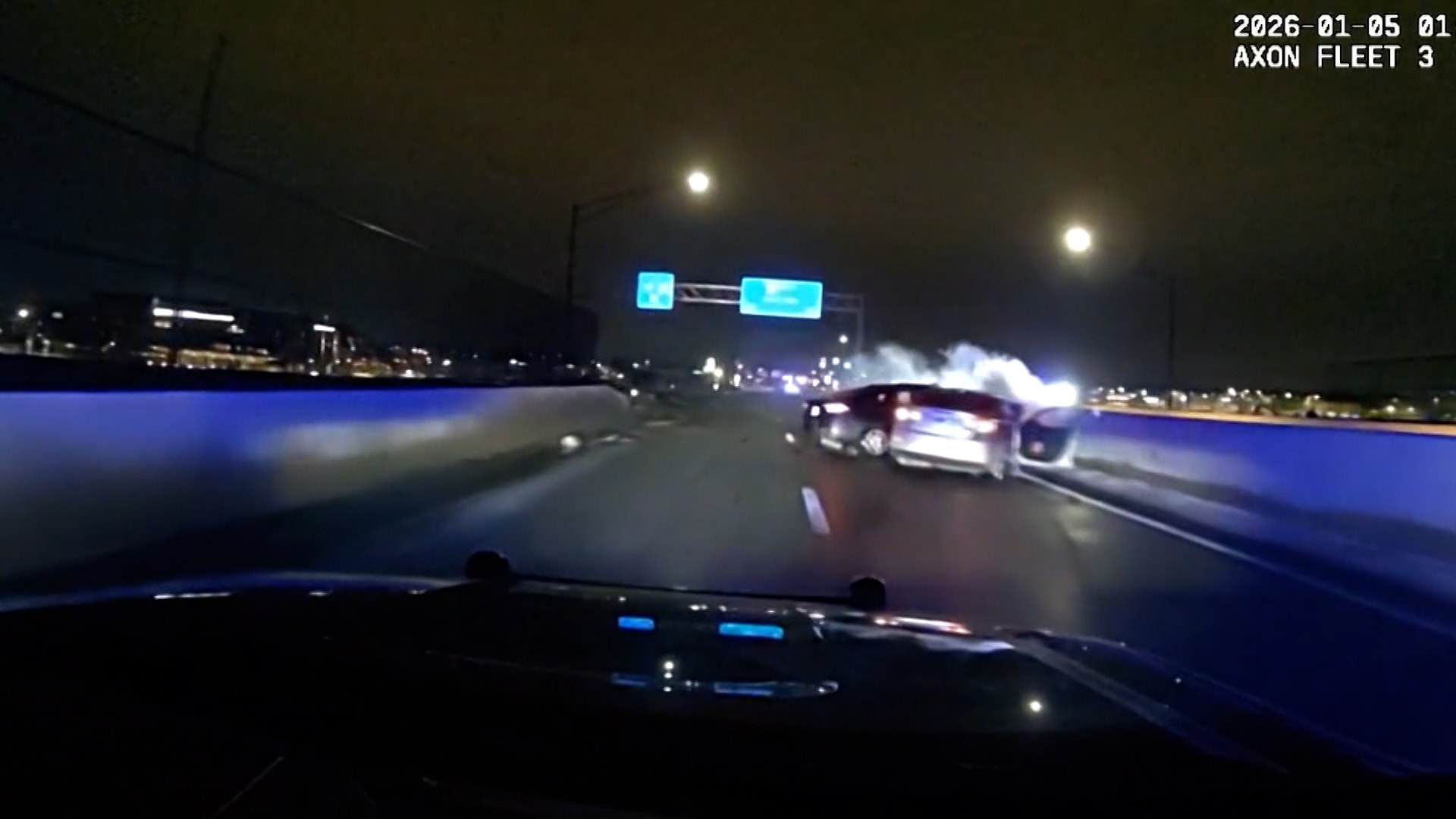 لحظة مطاردة خطيرة لسيارة مسروقة تقودها مراهقتان.. شاهد كيف انتهت