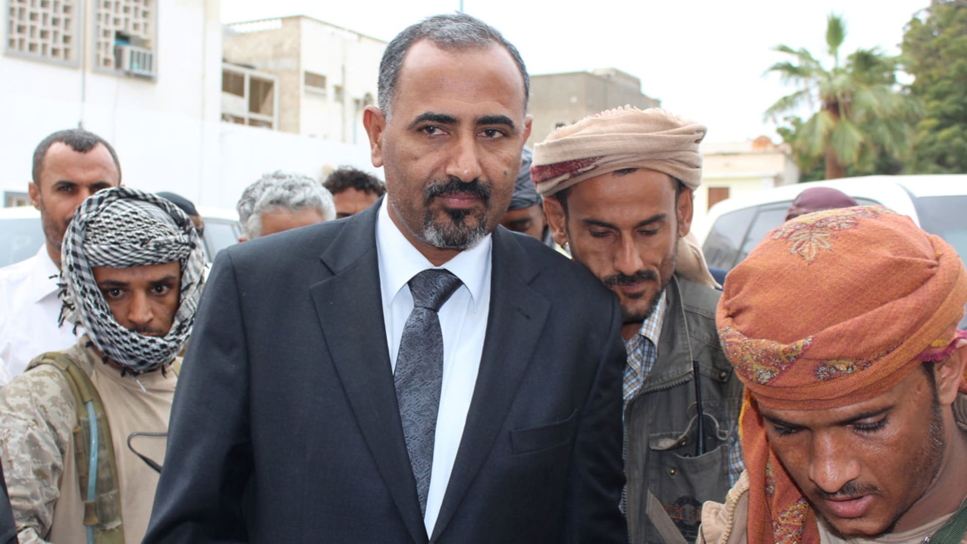 بعد بيان التحالف.. "الخيانة العظمى" بحق عيدروس الزبيدي واسقاط عضويته بمجلس القيادة الرئاسي